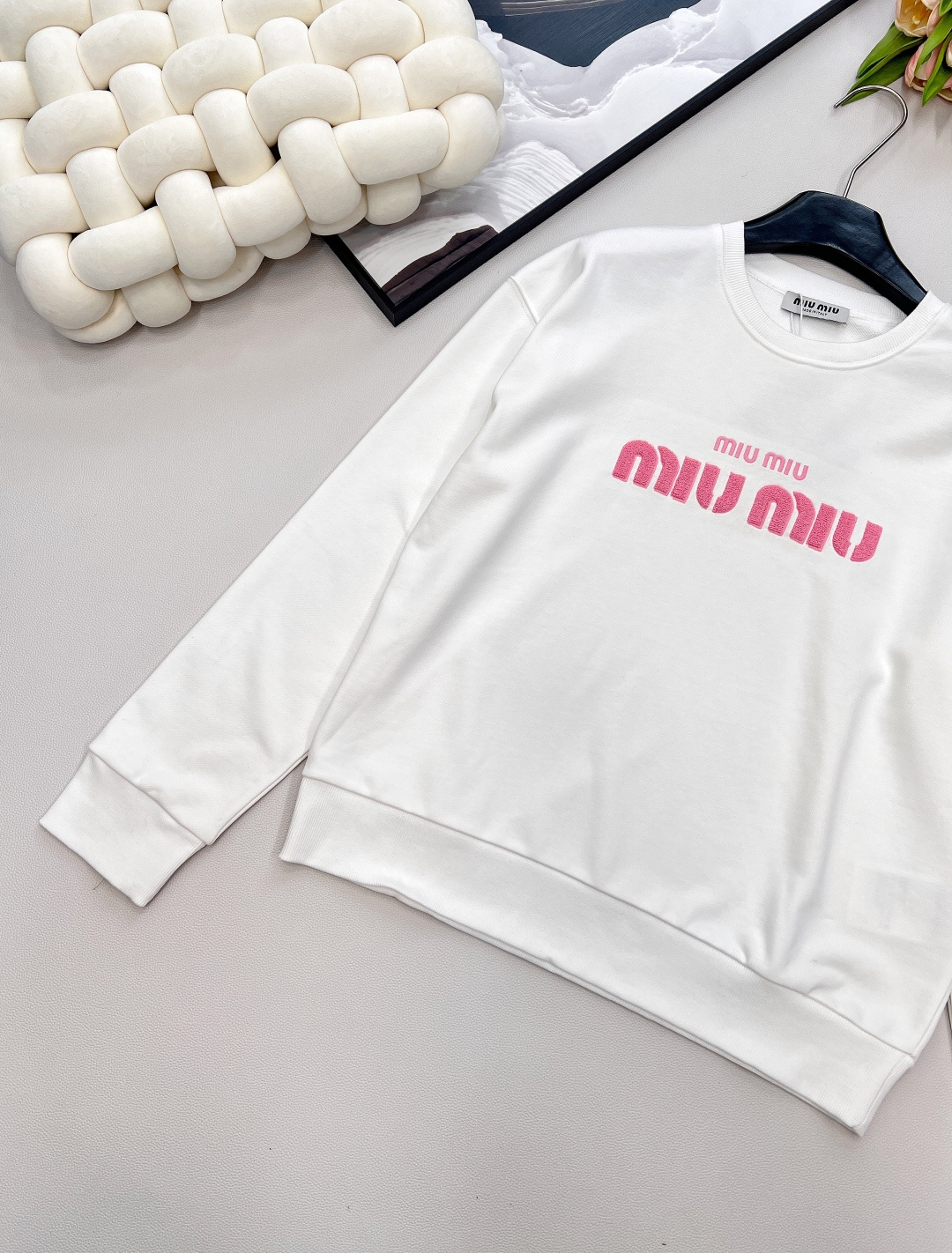 🆕MIU MIU秋冬新款粉色毛巾绣毛圈棉卫衣，直接把少女心焊在身上！ 谁能拒绝少女粉与MIU的神仙适配？