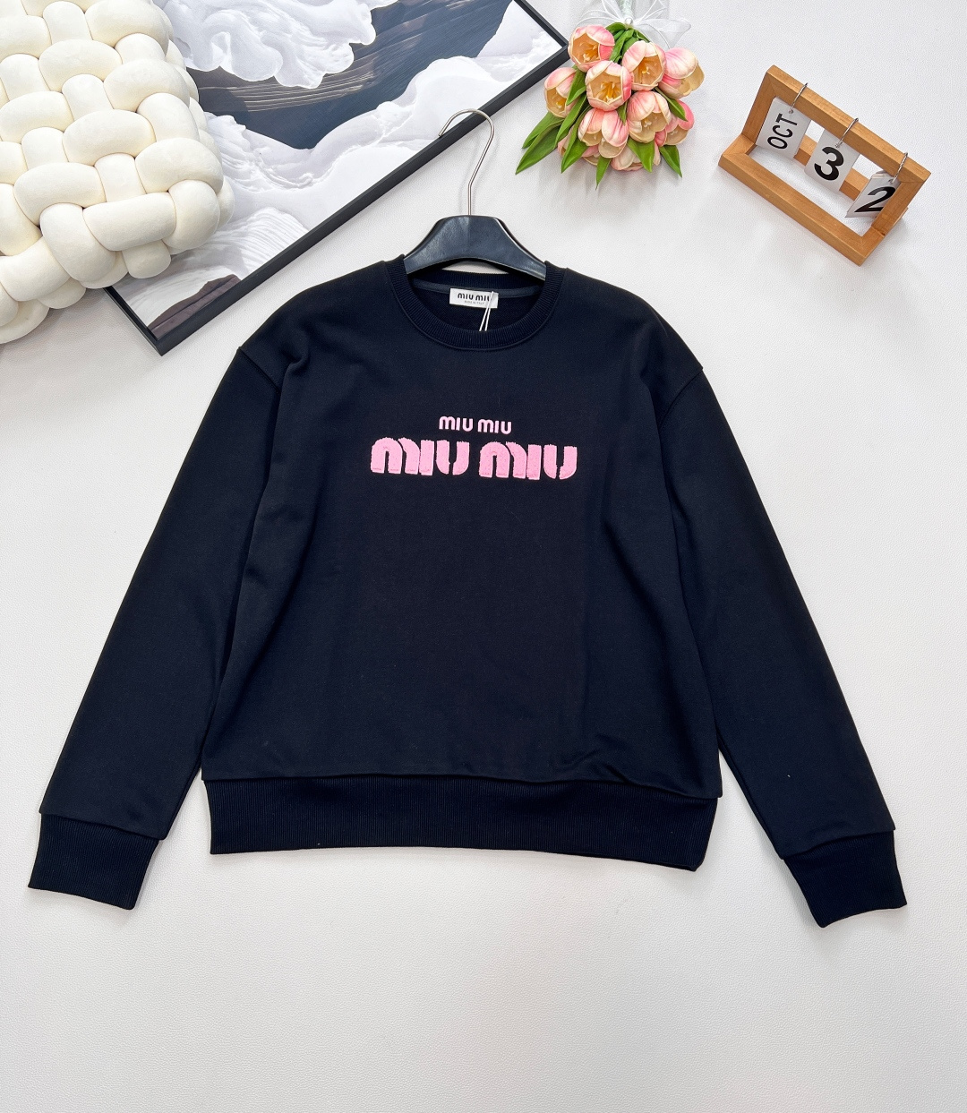 🆕MIU MIU秋冬新款粉色毛巾绣毛圈棉卫衣，直接把少女心焊在身上！ 谁能拒绝少女粉与MIU的神仙适配？