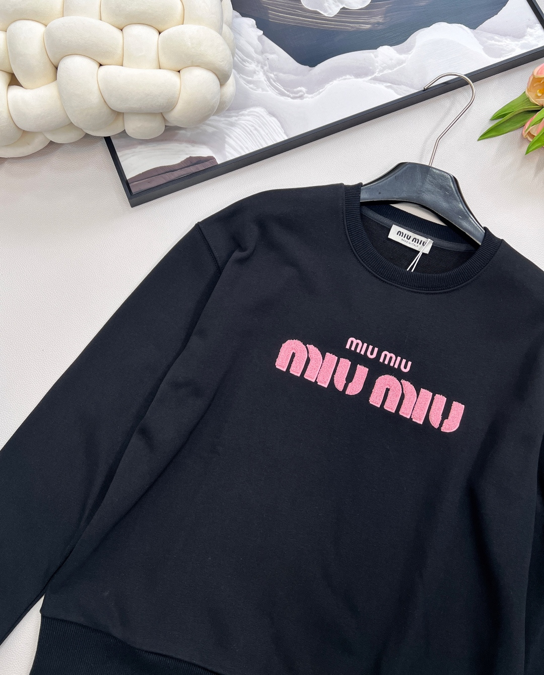 🆕MIU MIU秋冬新款粉色毛巾绣毛圈棉卫衣，直接把少女心焊在身上！ 谁能拒绝少女粉与MIU的神仙适配？