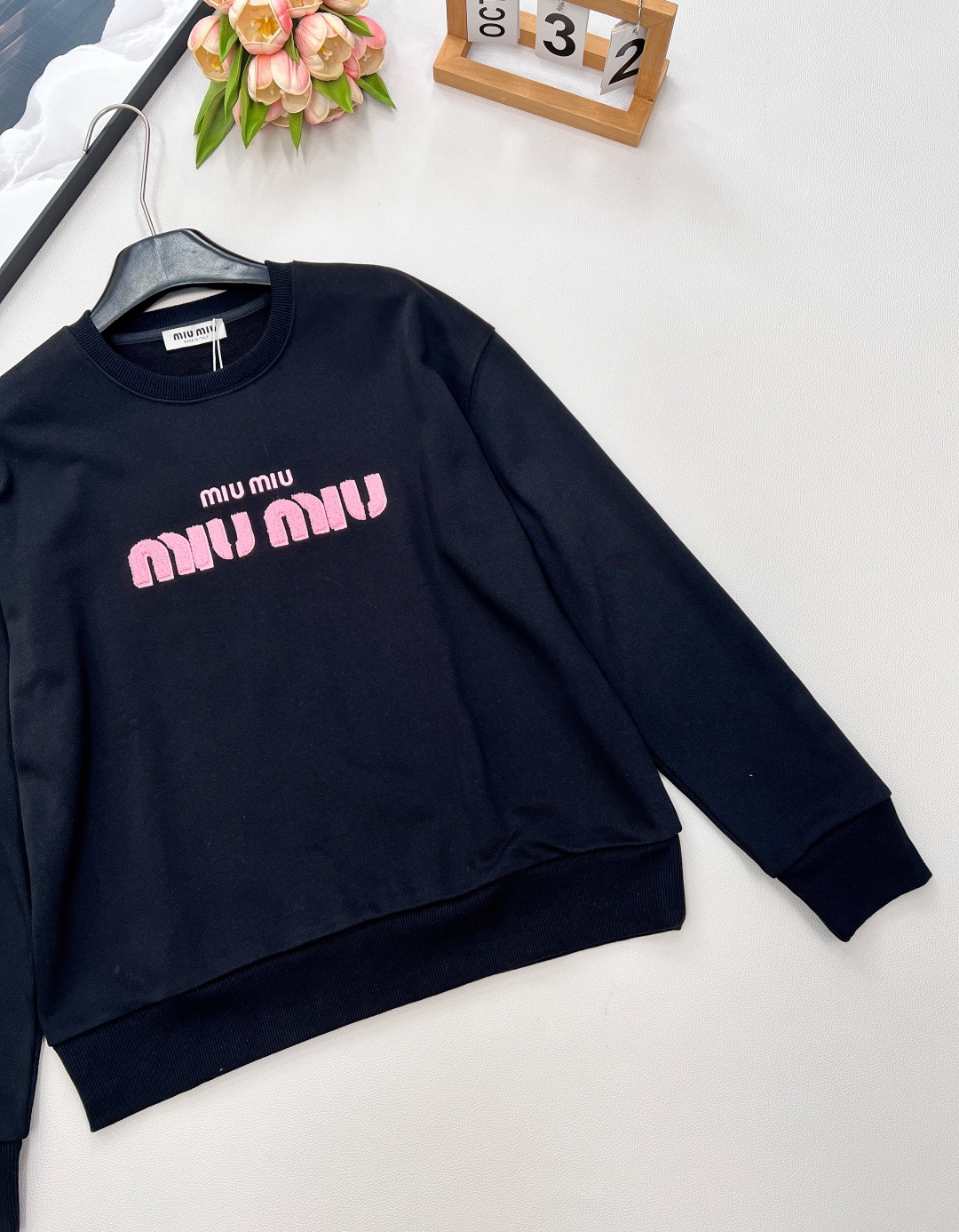 🆕MIU MIU秋冬新款粉色毛巾绣毛圈棉卫衣，直接把少女心焊在身上！ 谁能拒绝少女粉与MIU的神仙适配？