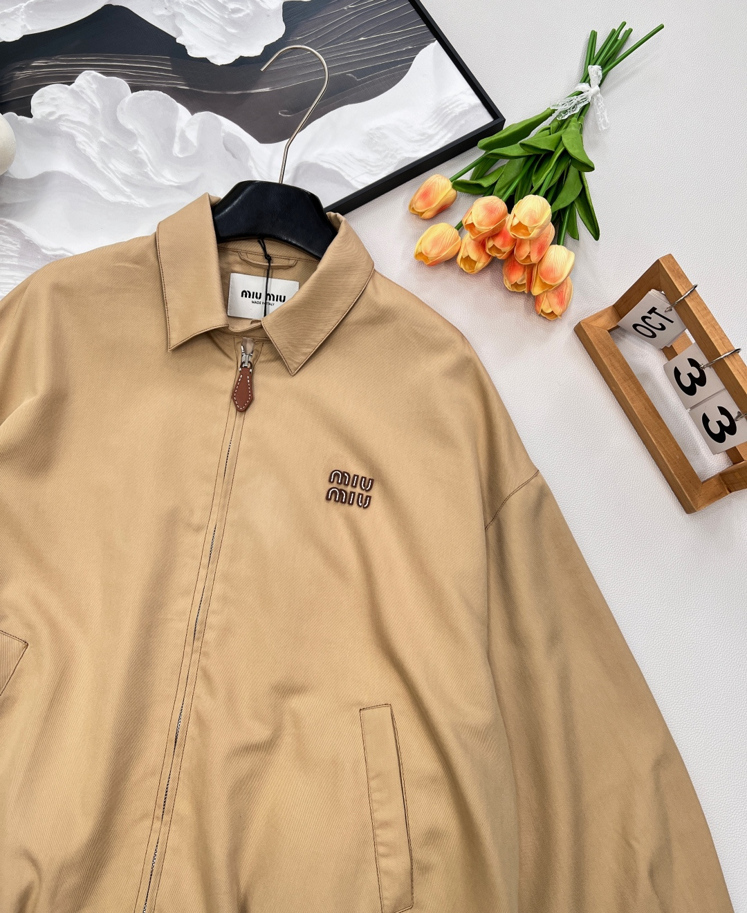 🆕Miumiu2025新款字母刺绣休闲飞行夹克外套，定制YB斜纹全棉材质 质感细腻 垂感十足 穿搭更为舒