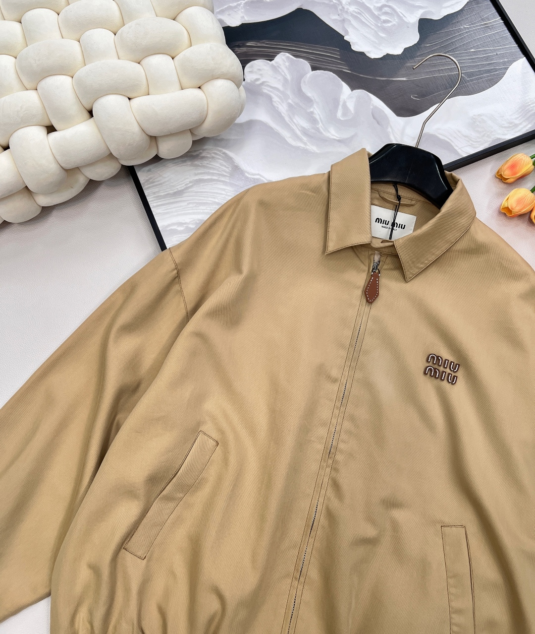 🆕Miumiu2025新款字母刺绣休闲飞行夹克外套，定制YB斜纹全棉材质 质感细腻 垂感十足 穿搭更为舒