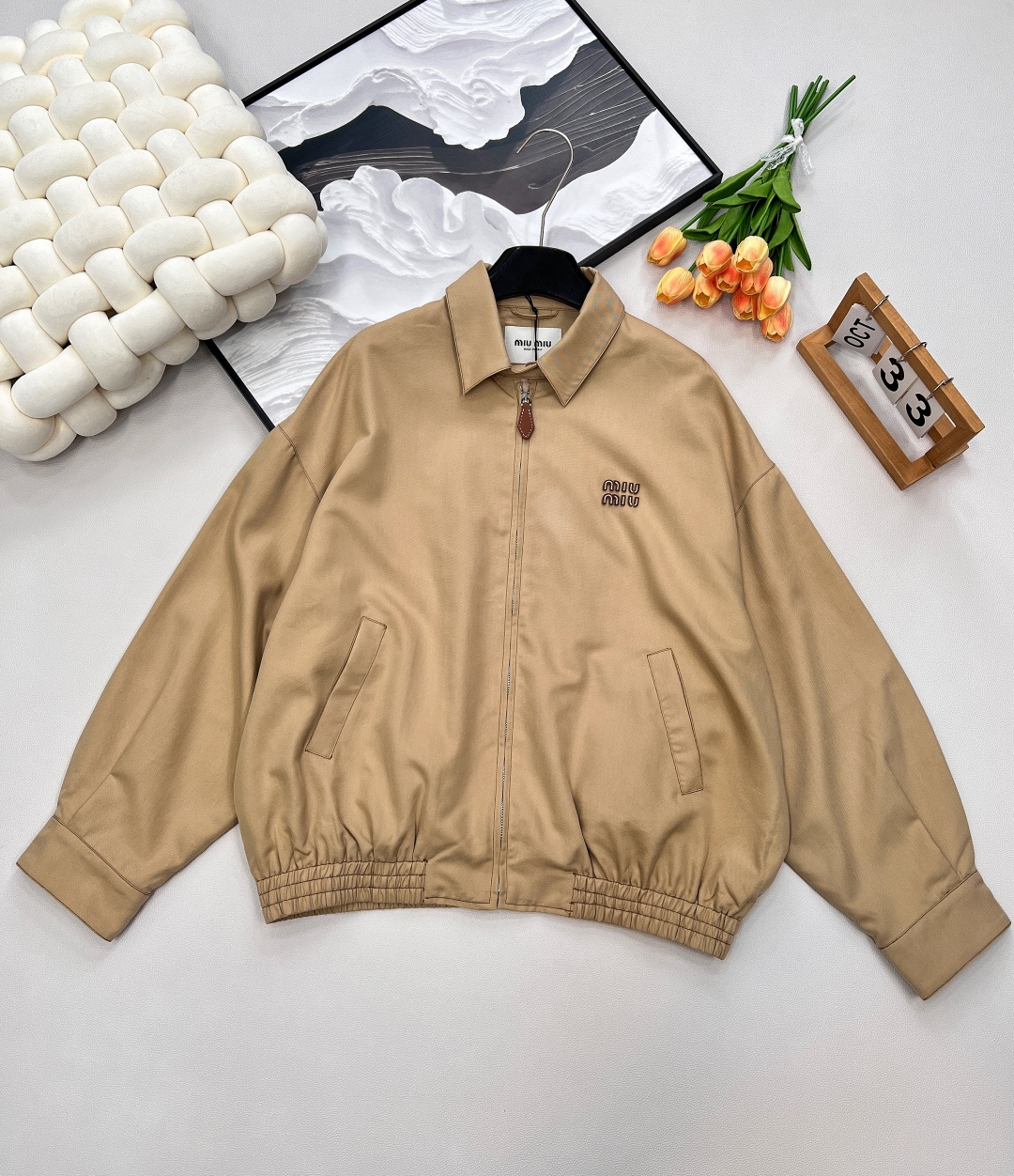 🆕Miumiu2025新款字母刺绣休闲飞行夹克外套，定制YB斜纹全棉材质 质感细腻 垂感十足 穿搭更为舒