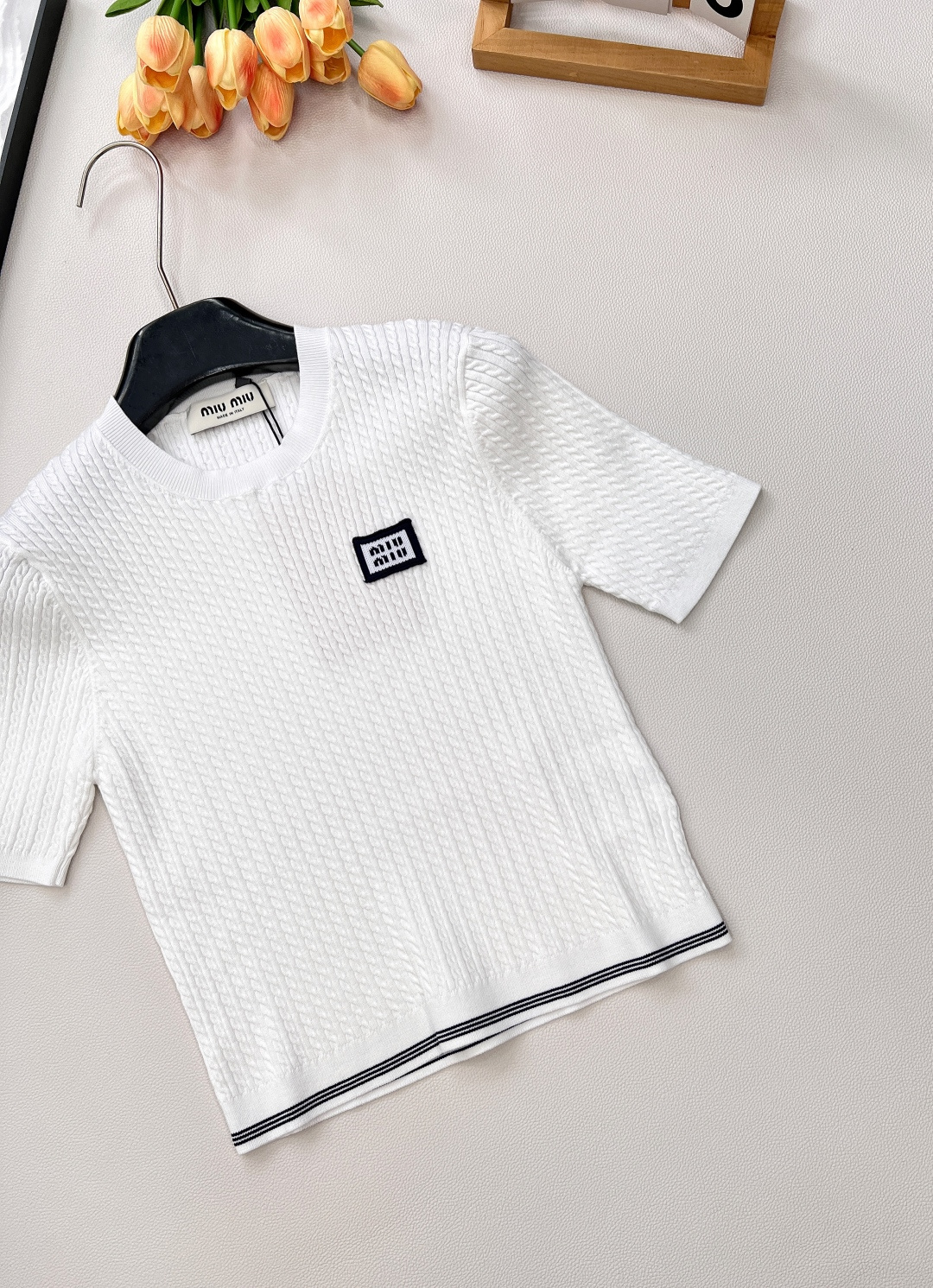 🆕Miumiu2025新款竖坑条麻花针织短袖，定制YB进口纱线织造 质感细腻 柔软舒适 圆领短袖针织上衣