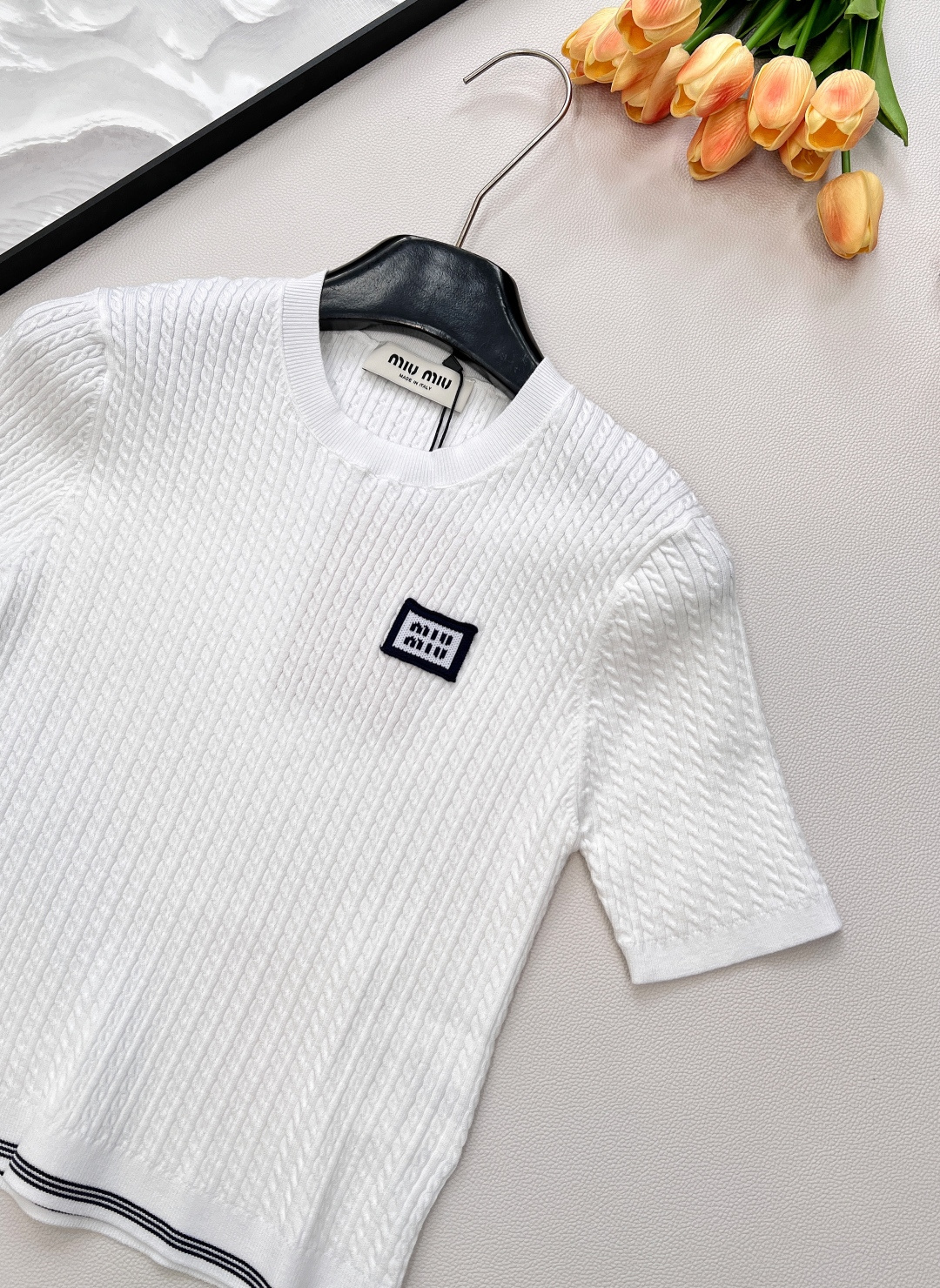 🆕Miumiu2025新款竖坑条麻花针织短袖，定制YB进口纱线织造 质感细腻 柔软舒适 圆领短袖针织上衣