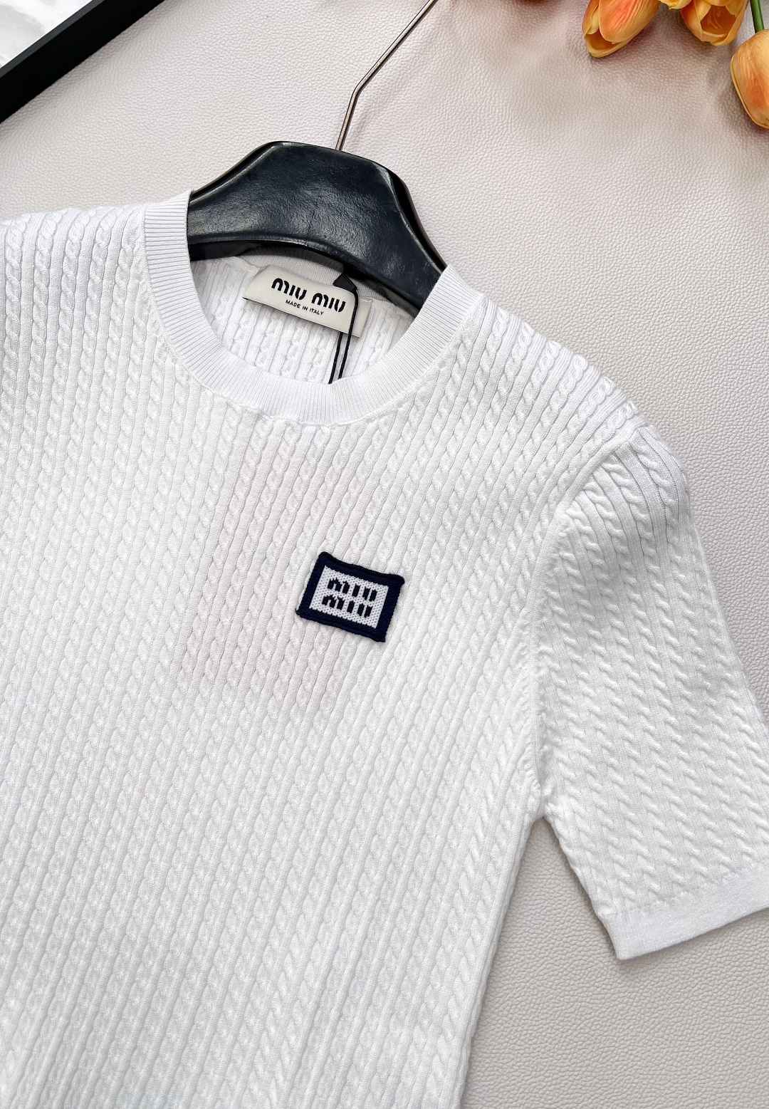 🆕Miumiu2025新款竖坑条麻花针织短袖，定制YB进口纱线织造 质感细腻 柔软舒适 圆领短袖针织上衣
