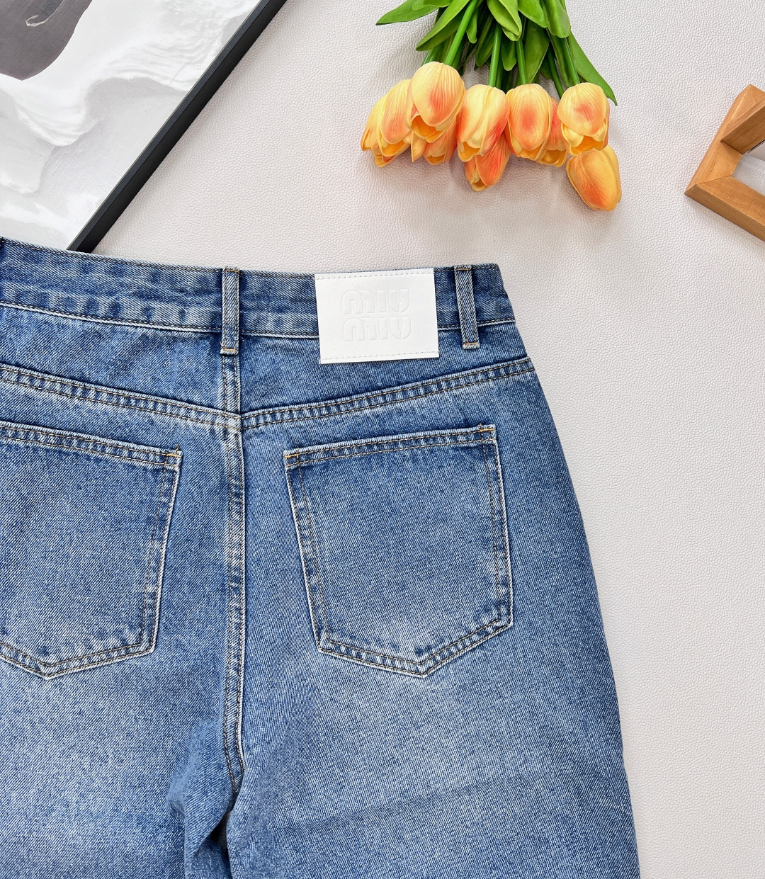 🆕miumiu25早秋系列新款DIY时髦高级彩色小猫刺绣牛仔裤|||，上身藏肉又显瘦 任何腿型都能轻松驾