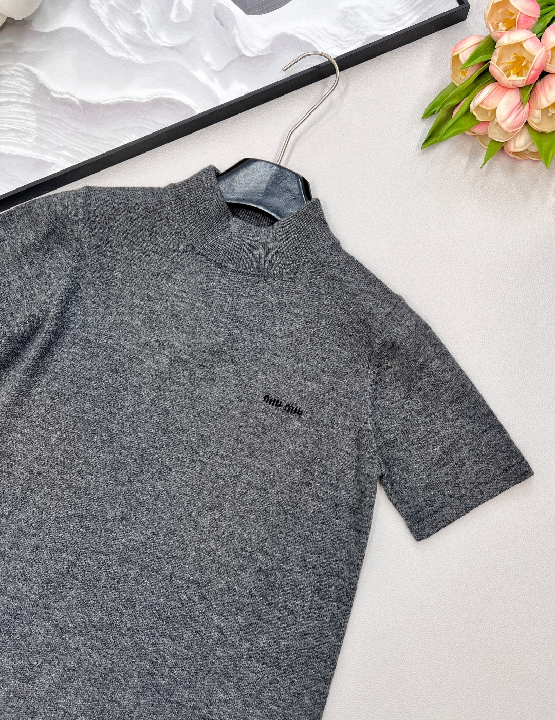 🆕Miumiu25Fw早秋新款miu式复古羊毛针织短袖上衣丨⚠独家yb开发！高版出品！入秋的最佳实穿选手