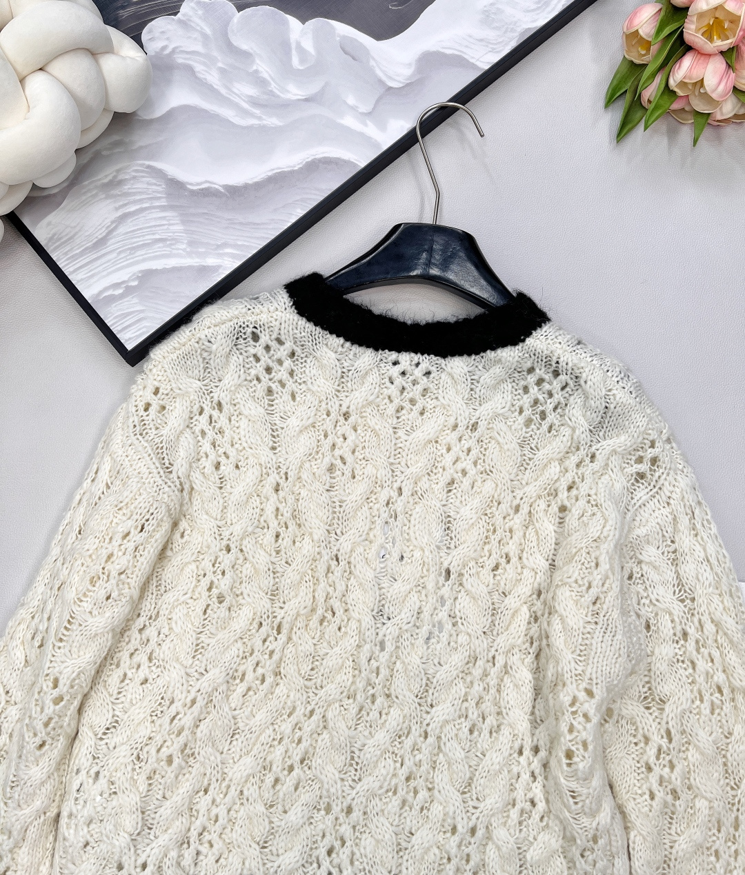 🆕CHANEL小香家新款羊毛套头衫，订制的羊毛与马海毛拼接面料，羊毛的柔软温暖搭配马海毛的独特光泽与蓬松