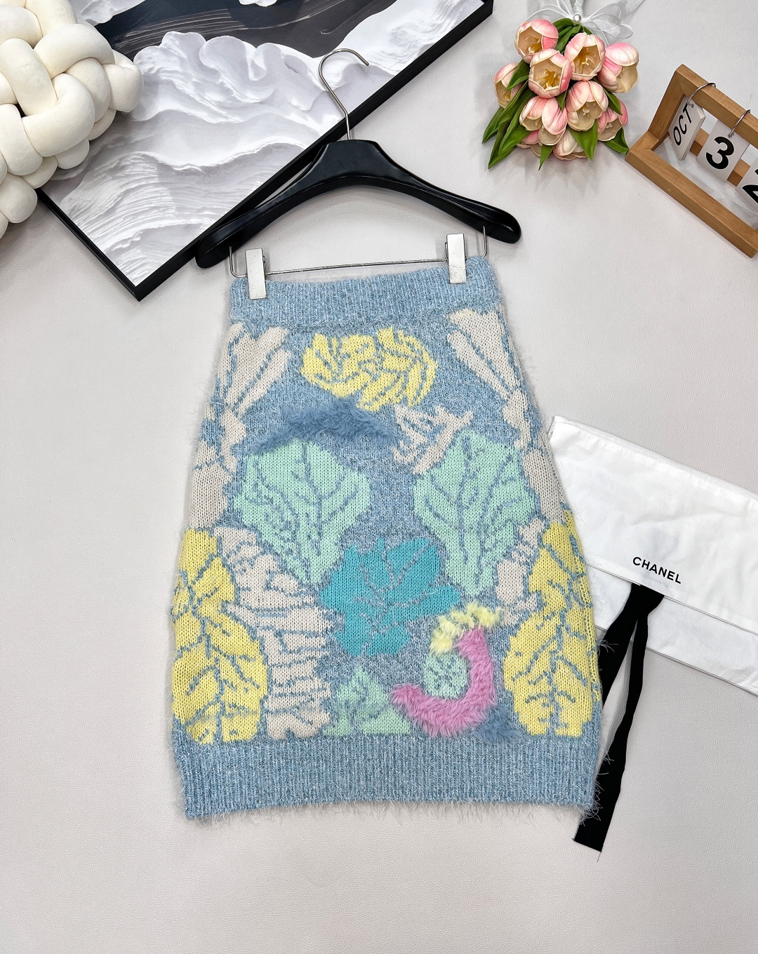 🆕Chanel25A高级手工坊系列新款彩色针织半裙丨⚠独家高版出品！松紧弹力腰头 精致花朵纽扣点缀 彩色
