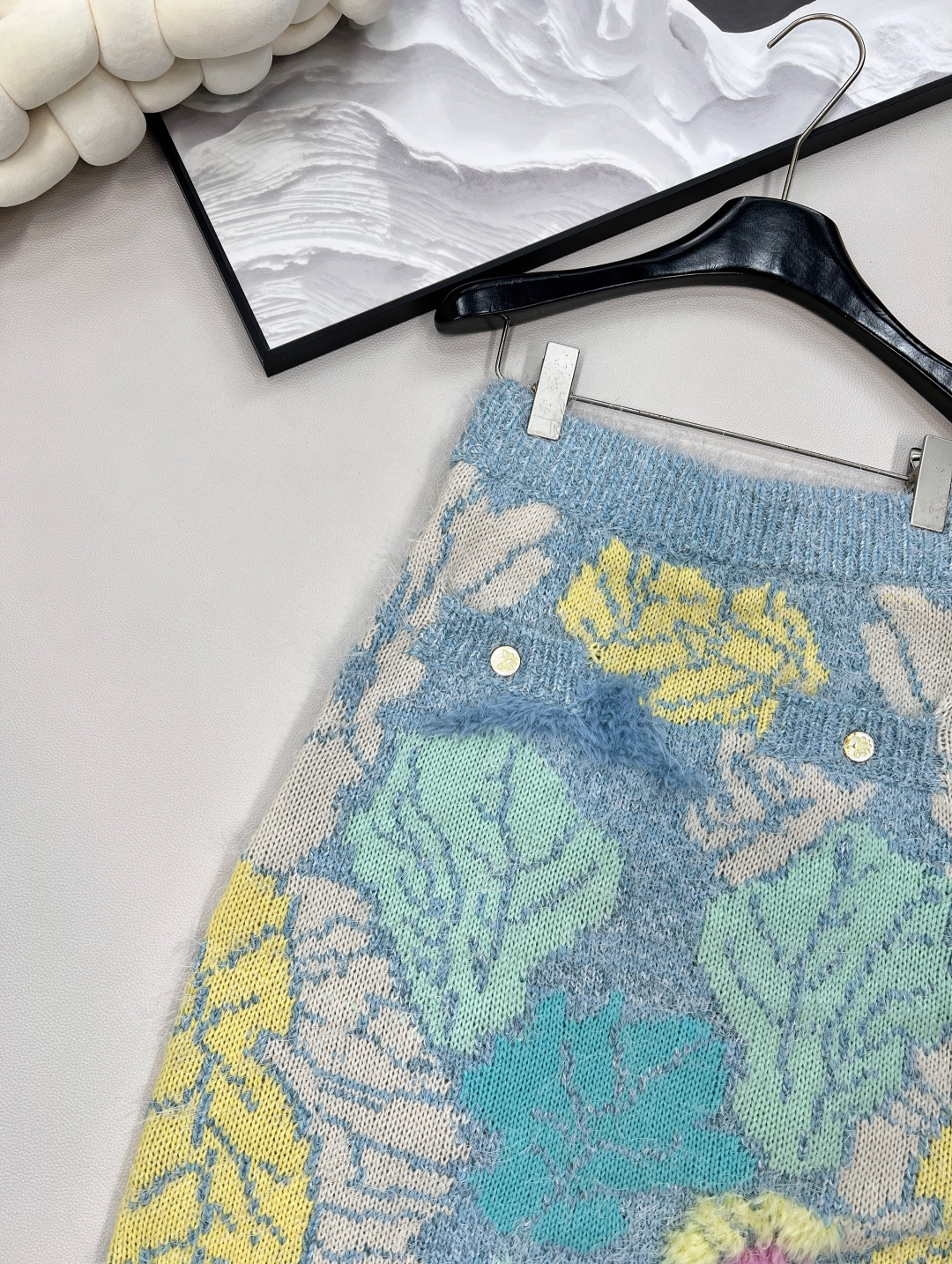 🆕Chanel25A高级手工坊系列新款彩色针织半裙丨⚠独家高版出品！松紧弹力腰头 精致花朵纽扣点缀 彩色