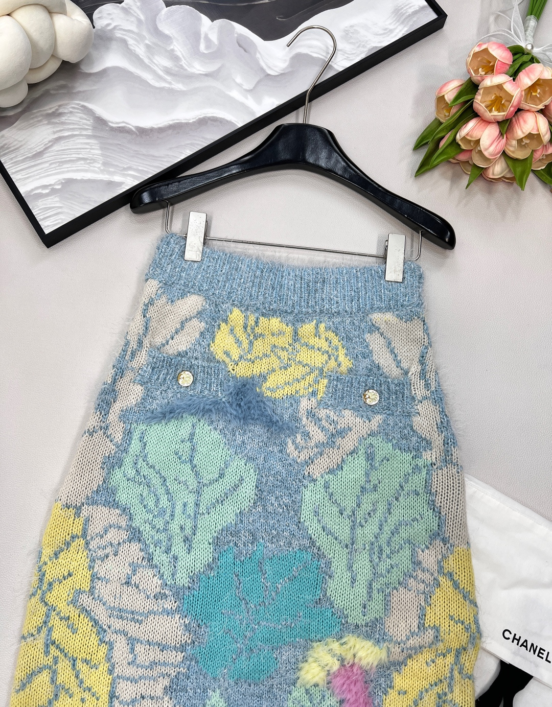 🆕Chanel25A高级手工坊系列新款彩色针织半裙丨⚠独家高版出品！松紧弹力腰头 精致花朵纽扣点缀 彩色
