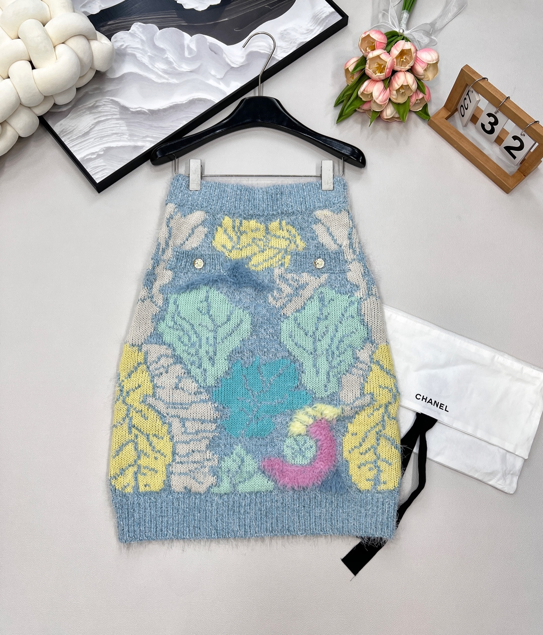 🆕Chanel25A高级手工坊系列新款彩色针织半裙丨⚠独家高版出品！松紧弹力腰头 精致花朵纽扣点缀 彩色
