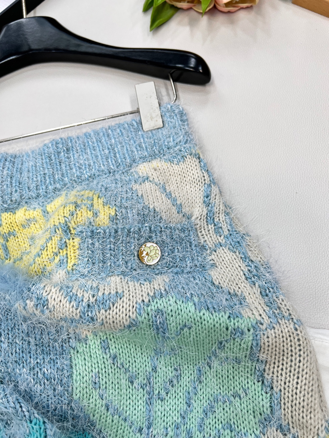 🆕Chanel25A高级手工坊系列新款彩色针织半裙丨⚠独家高版出品！松紧弹力腰头 精致花朵纽扣点缀 彩色