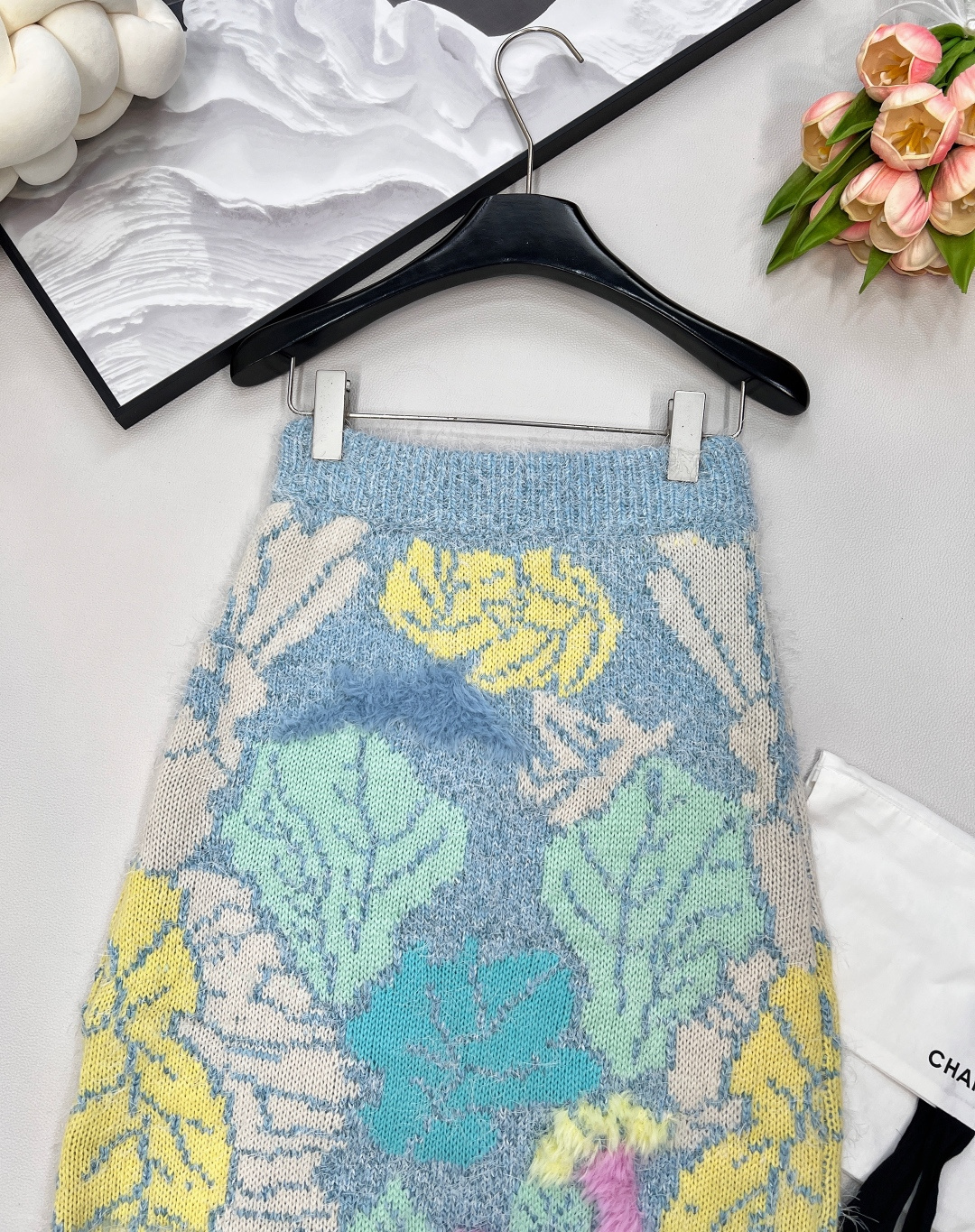 🆕Chanel25A高级手工坊系列新款彩色针织半裙丨⚠独家高版出品！松紧弹力腰头 精致花朵纽扣点缀 彩色