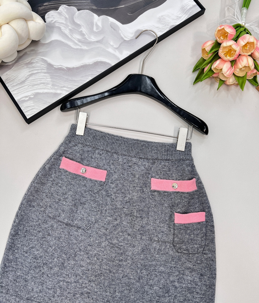 🆕Chanel25B高级手工坊系列新款灰粉撞色针织开衫外套➕半裙丨⚠独家yb开发！高版出品！定制羊毛羊绒