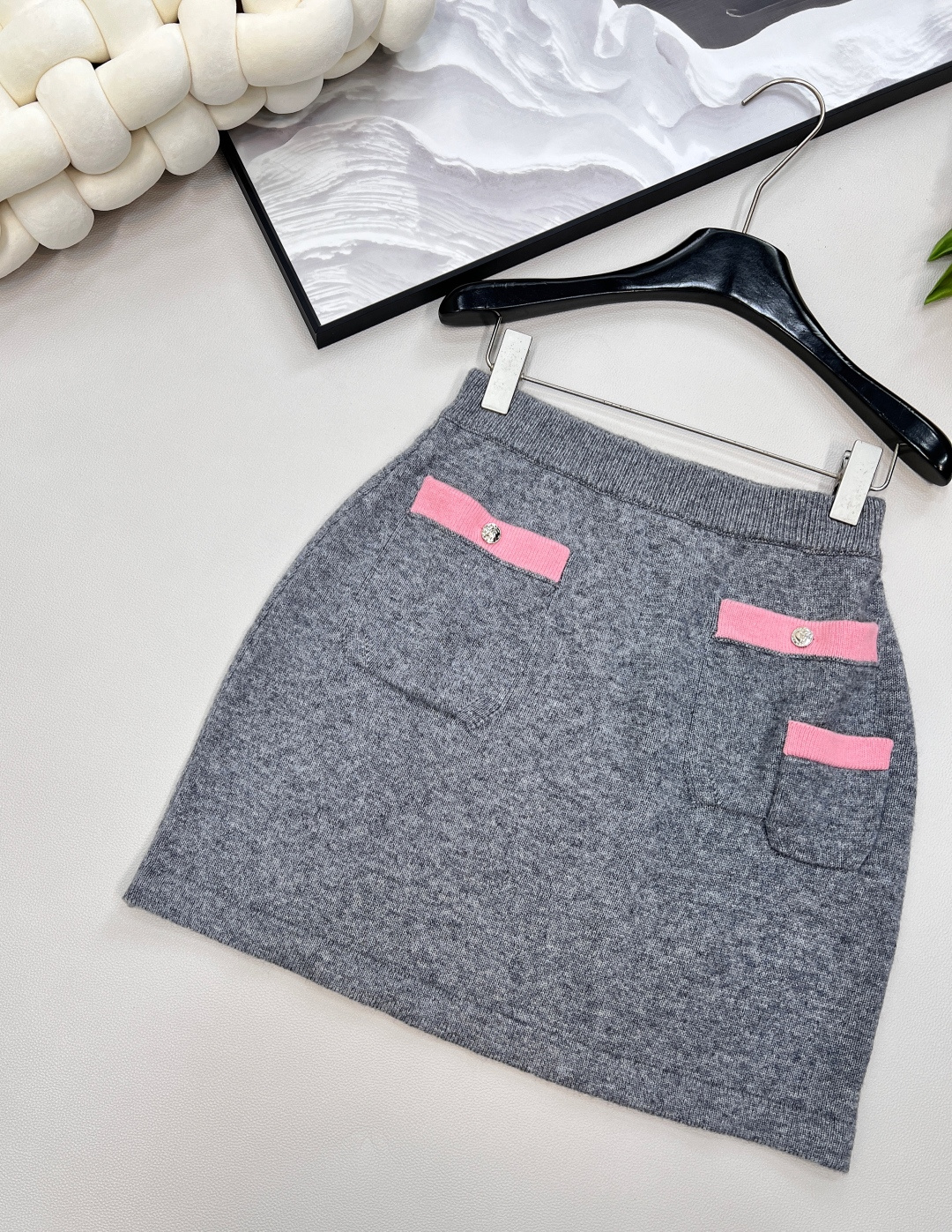 🆕Chanel25B高级手工坊系列新款灰粉撞色针织开衫外套➕半裙丨⚠独家yb开发！高版出品！定制羊毛羊绒