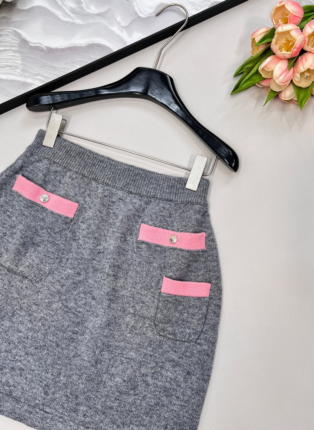 🆕Chanel25B高级手工坊系列新款灰粉撞色针织开衫外套➕半裙丨⚠独家yb开发！高版出品！定制羊毛羊绒