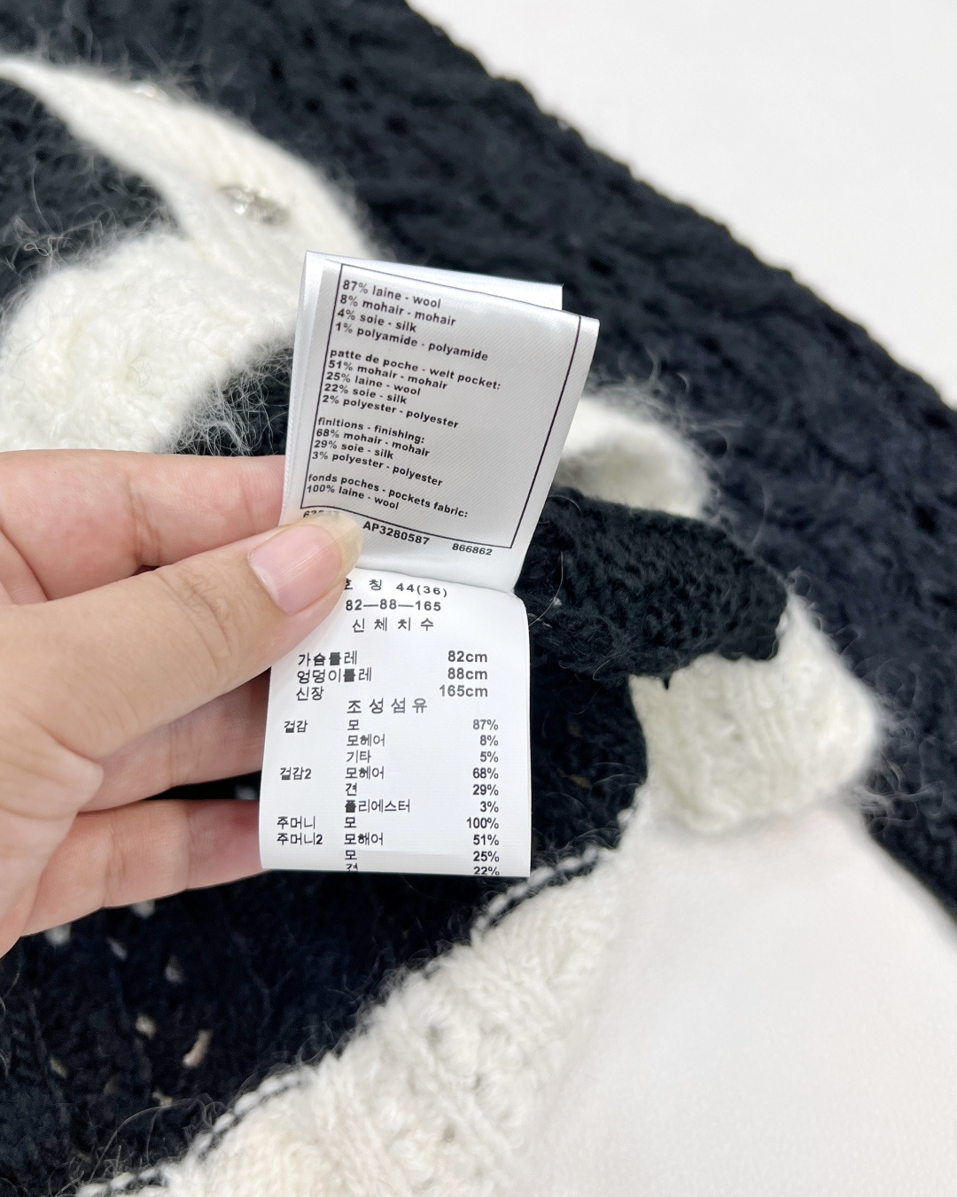 🆕CHANEL25SS早秋新款撞色针织开衫，定制YB羊毛纱线织造 质感高级 舒适柔软 V领针织开衫剪裁 