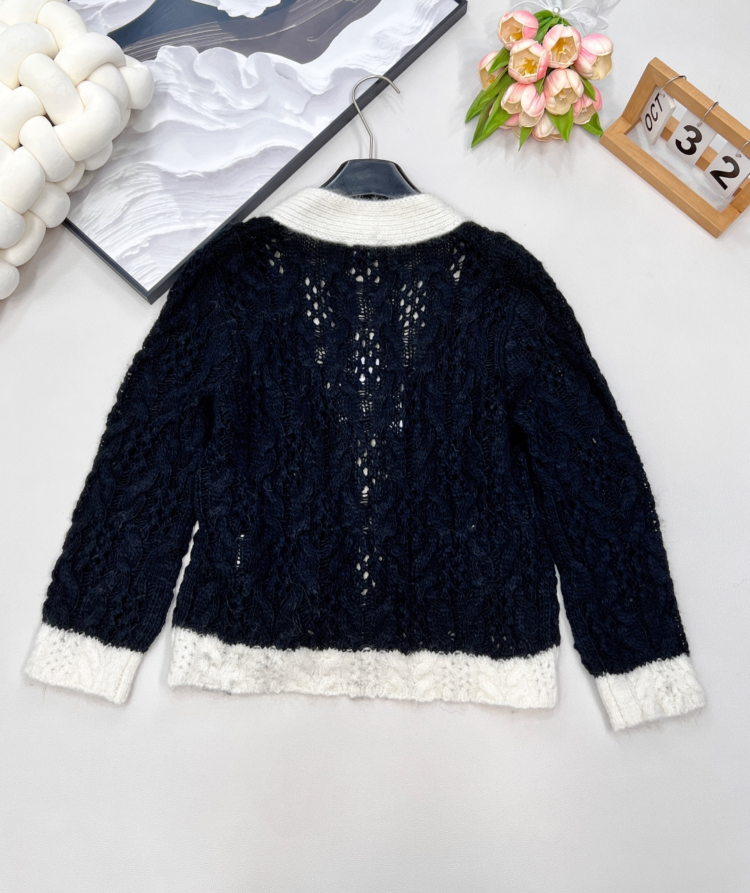 🆕CHANEL25SS早秋新款撞色针织开衫，定制YB羊毛纱线织造 质感高级 舒适柔软 V领针织开衫剪裁 