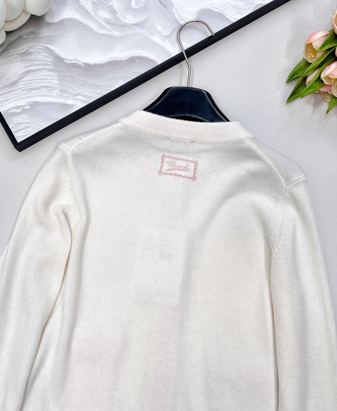 🆕Chanel2025SS新款撞色针织开衫，定制YB羊绒纱线织造 质感高级舒适 圆领长袖针织开衫剪裁 恰