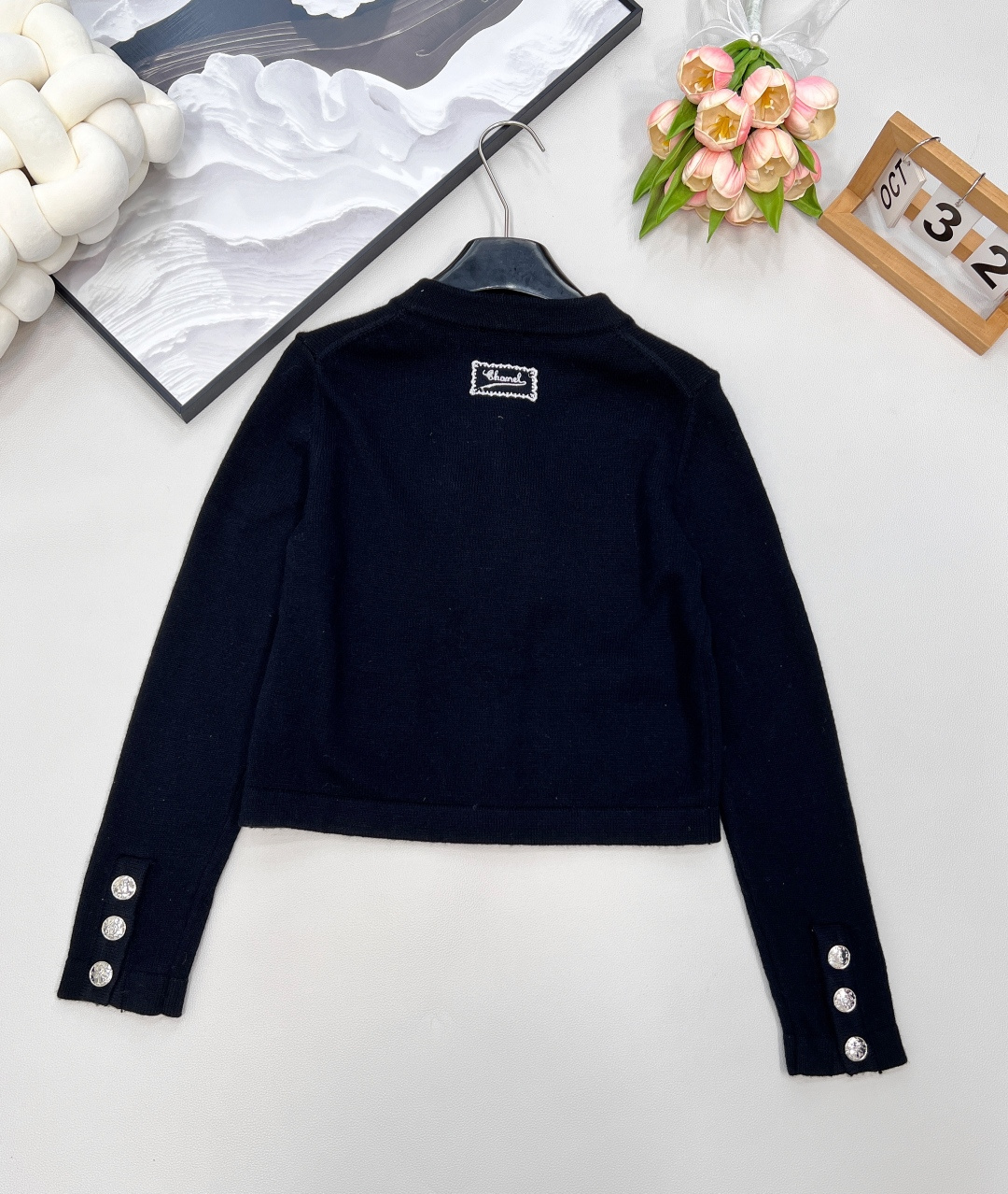 🆕Chanel2025SS新款撞色针织开衫，定制YB羊绒纱线织造 质感高级舒适 圆领长袖针织开衫剪裁 恰