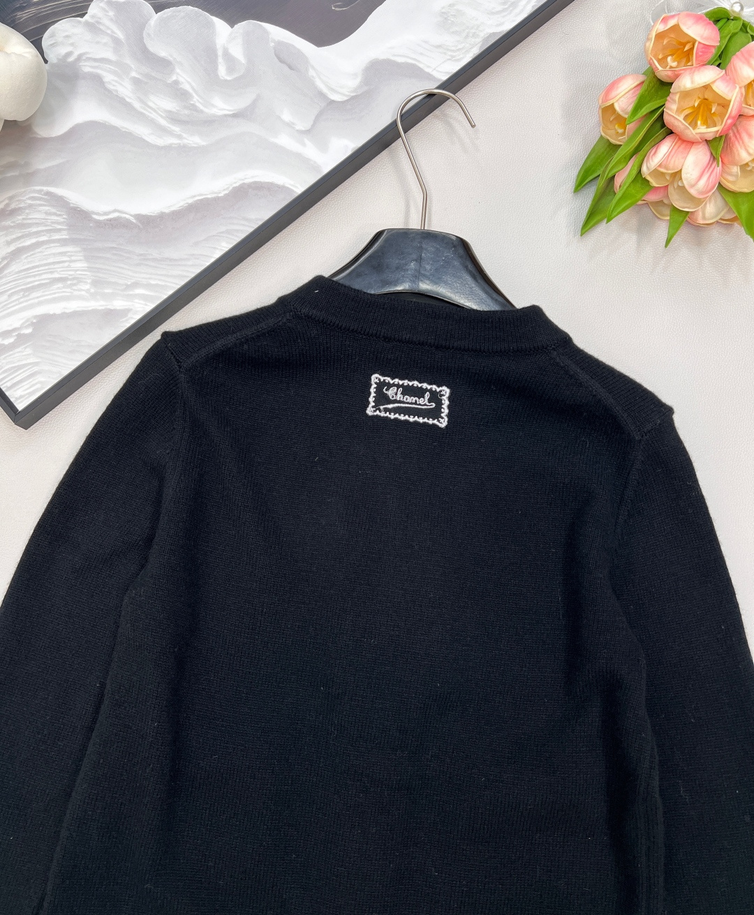 🆕Chanel2025SS新款撞色针织开衫，定制YB羊绒纱线织造 质感高级舒适 圆领长袖针织开衫剪裁 恰