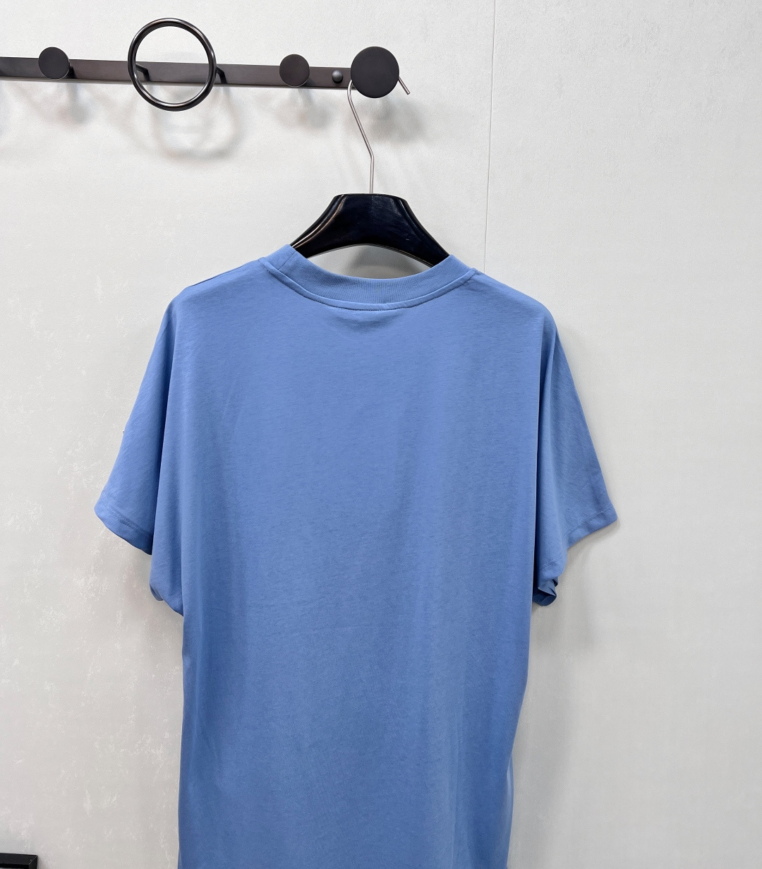 🆕 MONCLER 蒙口立体字母刺绣短袖T恤✨ 胸口字母标志刺绣 —— 经典蒙口徽标点缀，低调彰显品牌基