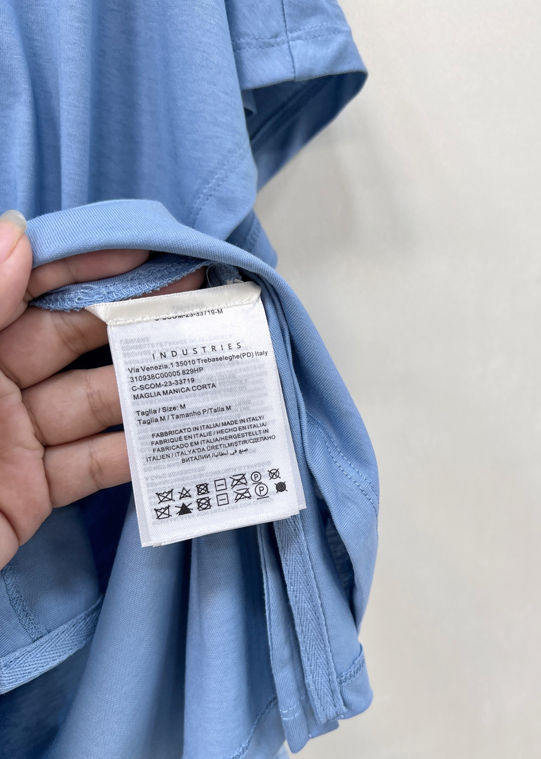 🆕 MONCLER 蒙口立体字母刺绣短袖T恤✨ 胸口字母标志刺绣 —— 经典蒙口徽标点缀，低调彰显品牌基