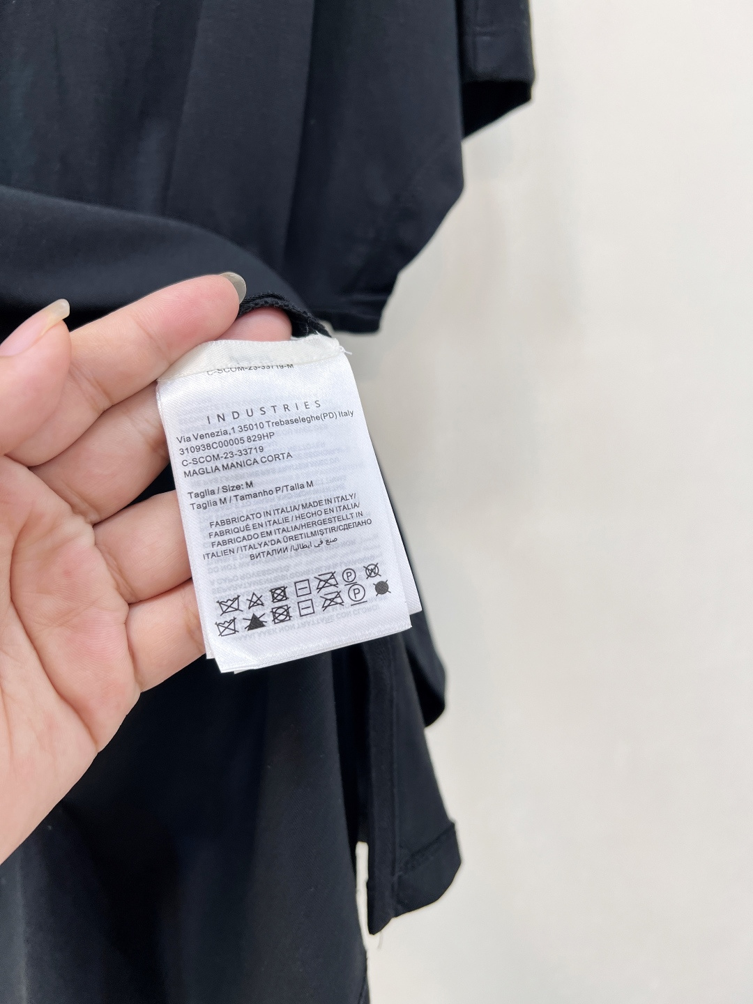 🆕 MONCLER 蒙口立体字母刺绣短袖T恤✨ 胸口字母标志刺绣 —— 经典蒙口徽标点缀，低调彰显品牌基