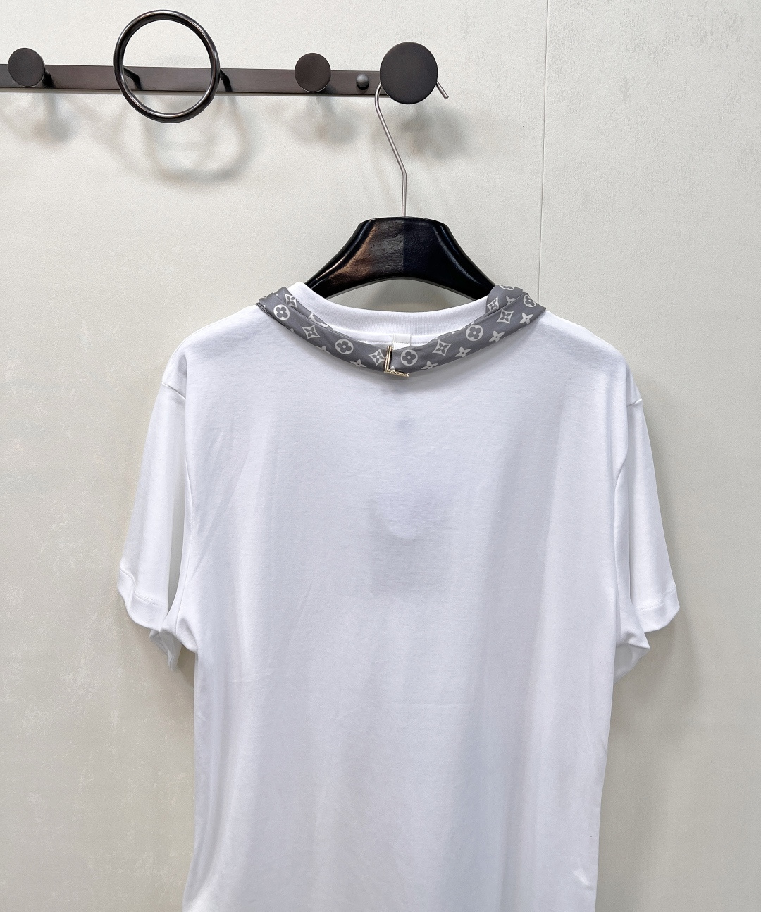 🆕Louis Vuitton2025新款圆领丝巾短袖T恤，定制YB斜纹全棉材质 透气舒适 质感十足 常规