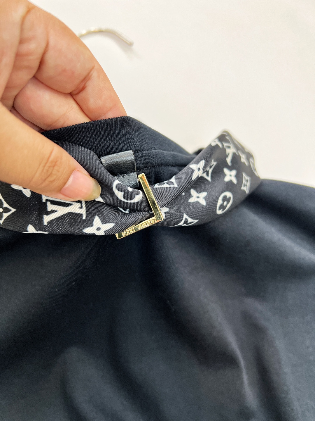 🆕Louis Vuitton2025新款圆领丝巾短袖T恤，定制YB斜纹全棉材质 透气舒适 质感十足 常规