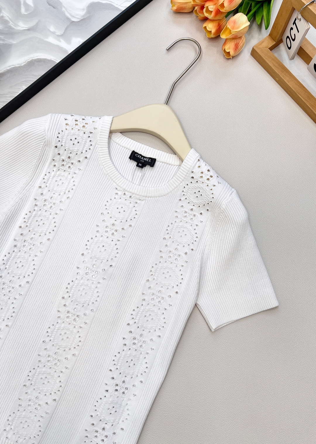 🆕Chanel2025SS新款镂空针织短袖上衣，定制YB进口纱线织造 肌理细腻 舒适有型 圆领针织短袖剪