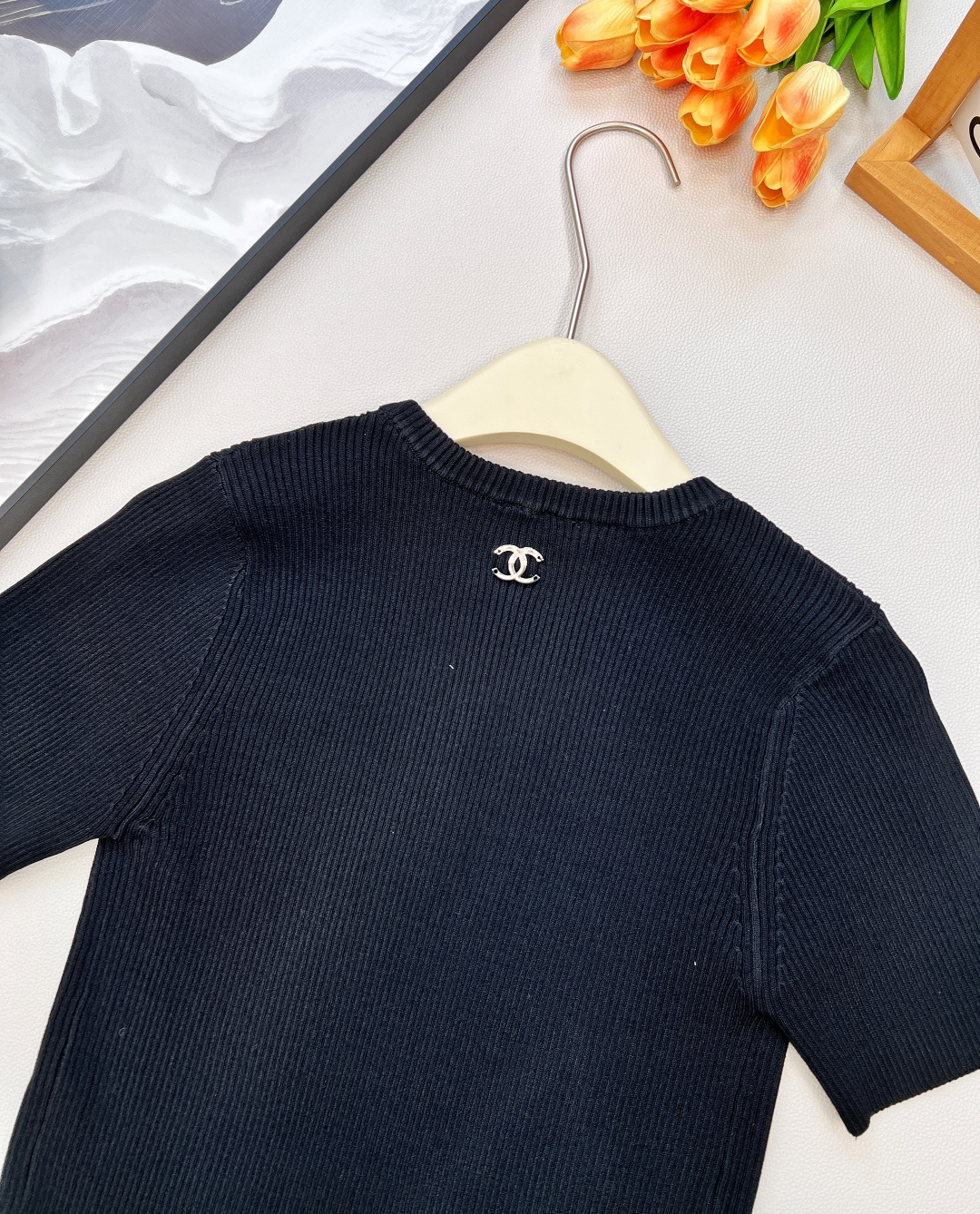 🆕Chanel2025SS新款镂空针织短袖上衣，定制YB进口纱线织造 肌理细腻 舒适有型 圆领针织短袖剪