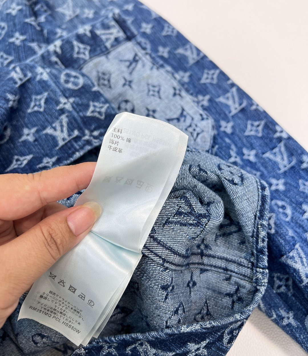 🆕 LOUIS VUITTON 提花满印牛仔衬衫外套 以标志性 Monogram 提花满印诠释丹宁风尚，