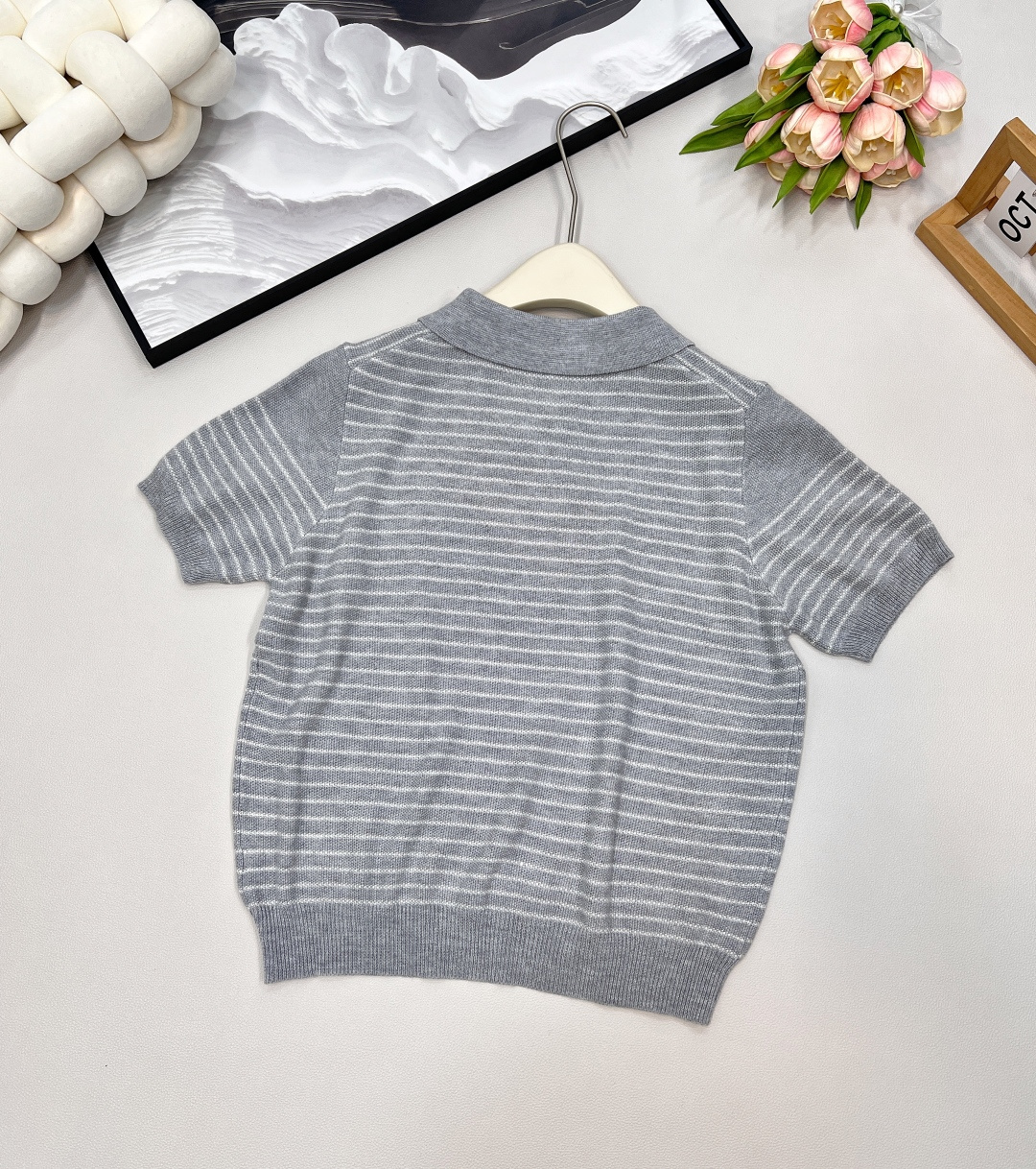 🆕Miumiu2025新款字母贴片翻领针织短袖，定制YB羊毛纱线织造 柔软舒适 洋气显瘦 翻领𝑝𝑜𝑙𝑜短