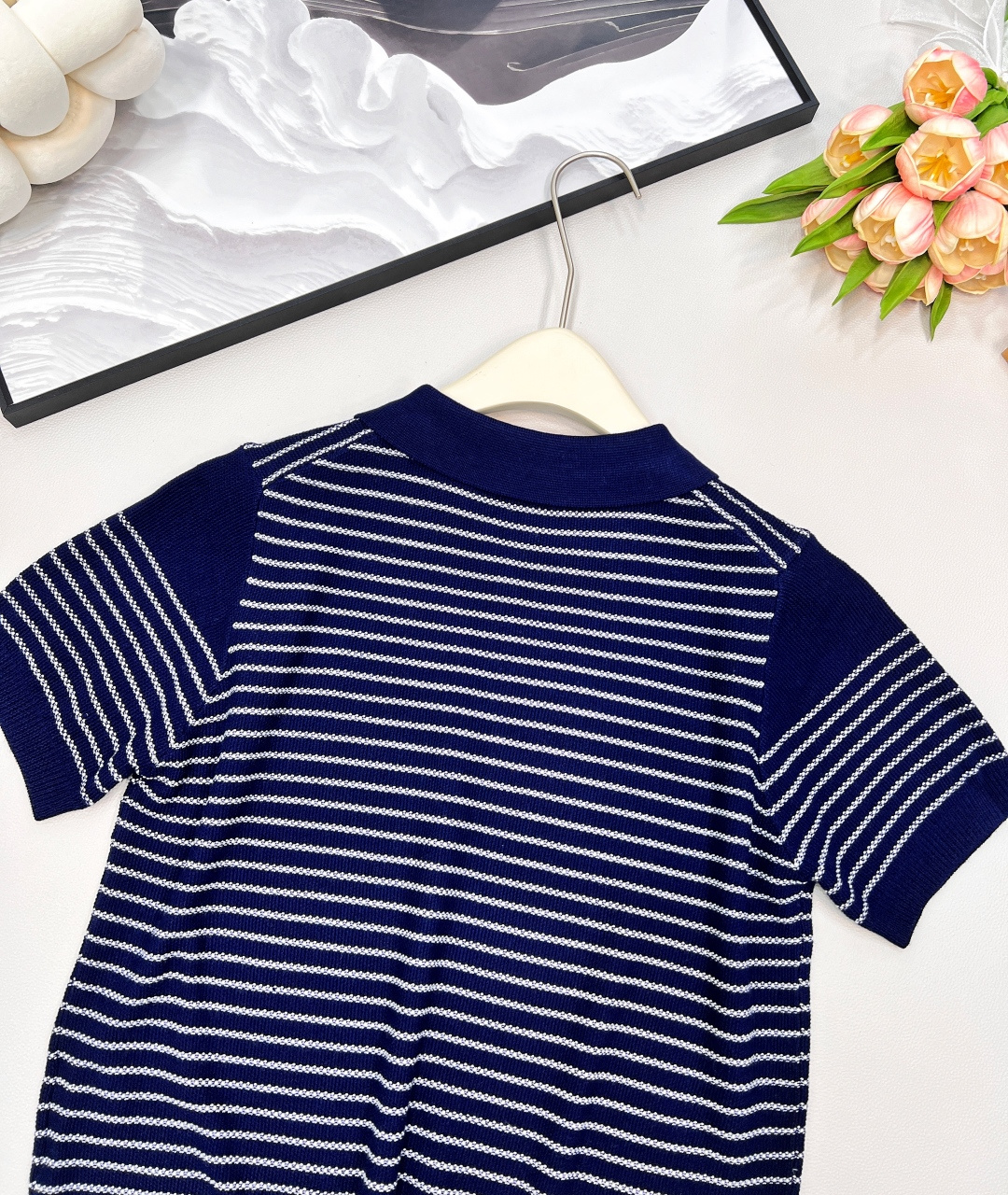 🆕Miumiu2025新款字母贴片翻领针织短袖，定制YB羊毛纱线织造 柔软舒适 洋气显瘦 翻领𝑝𝑜𝑙𝑜短