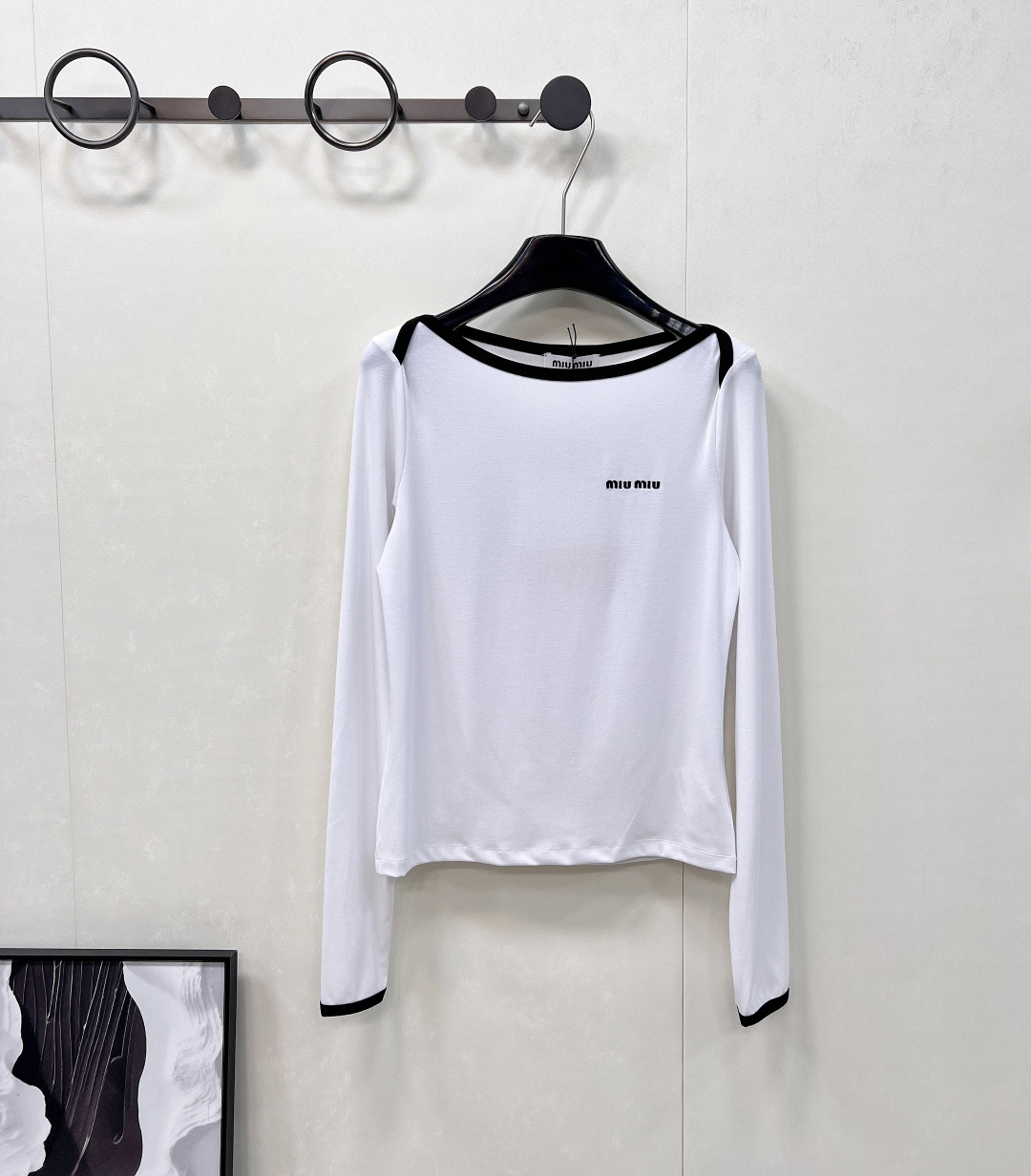 🆕Miumiu2025新款字母刺绣宽圆领百搭打底衫定制YB斜纹全棉材质 质感舒适 弹力好穿 宽圆领长袖打