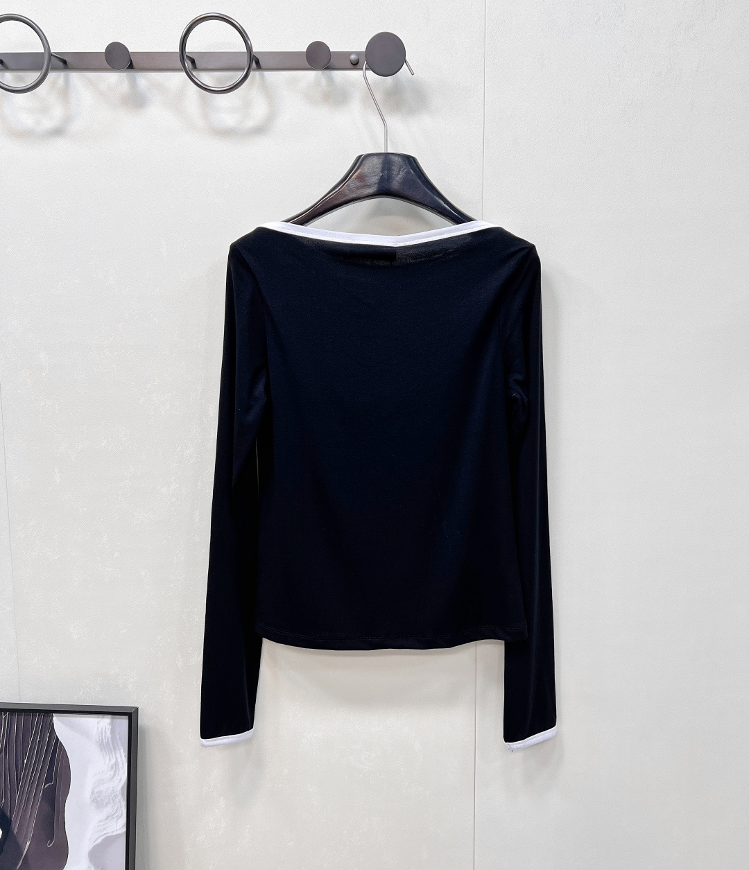 🆕Miumiu2025新款字母刺绣宽圆领百搭打底衫定制YB斜纹全棉材质 质感舒适 弹力好穿 宽圆领长袖打