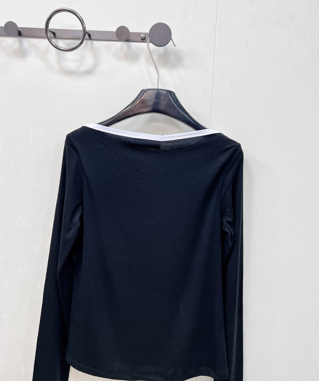 🆕Miumiu2025新款字母刺绣宽圆领百搭打底衫定制YB斜纹全棉材质 质感舒适 弹力好穿 宽圆领长袖打