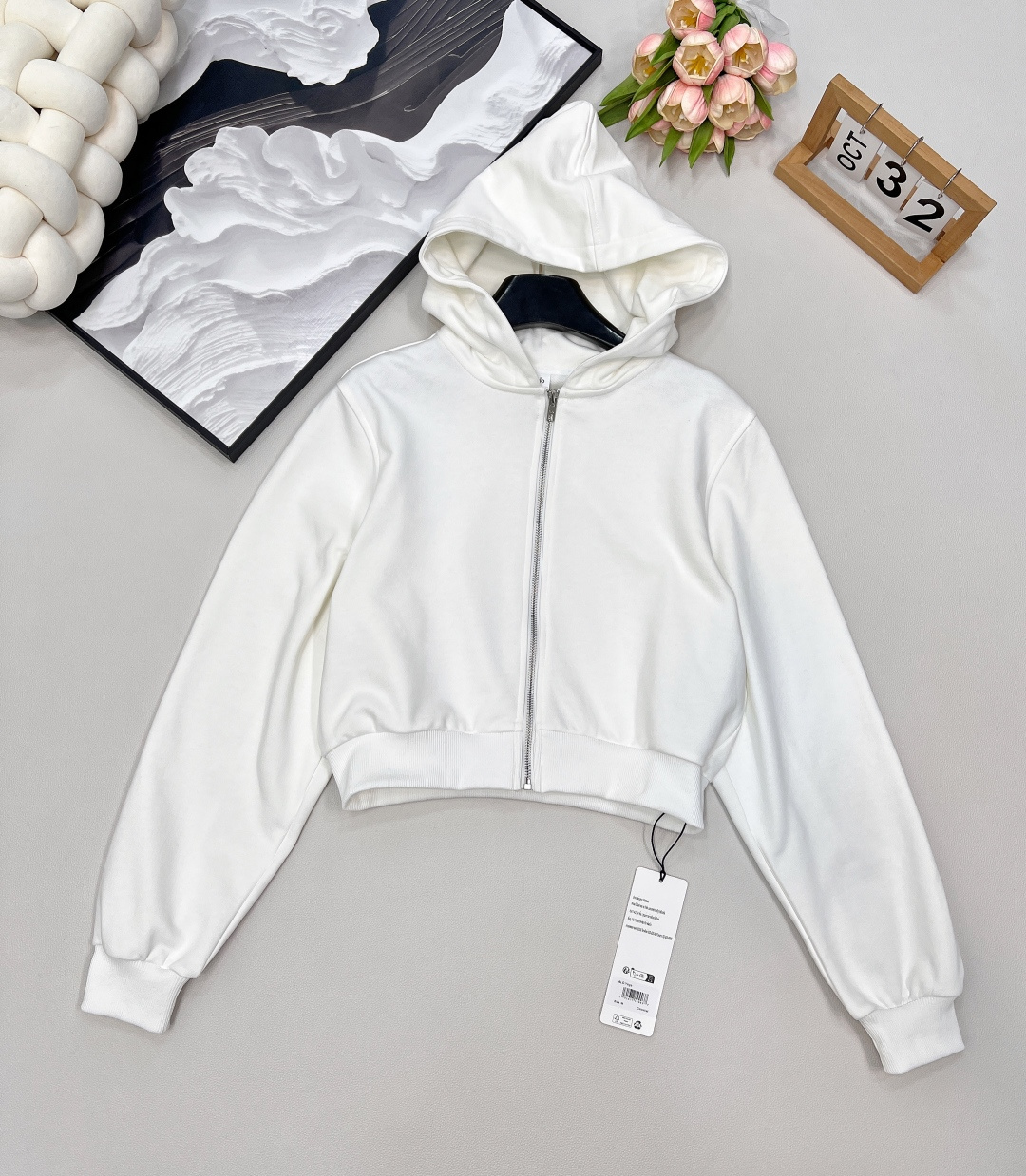 🆕Alo早秋新款短款拉链卫衣，肯豆同款真的狠狠拿捏住时尚精髓！这款卫衣是 Oversize 版型，短款设