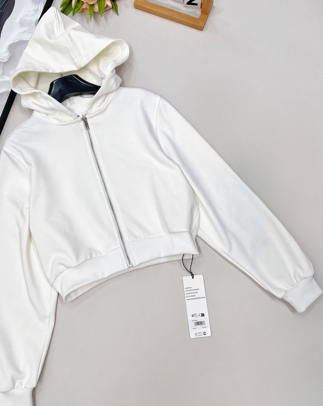 🆕Alo早秋新款短款拉链卫衣，肯豆同款真的狠狠拿捏住时尚精髓！这款卫衣是 Oversize 版型，短款设