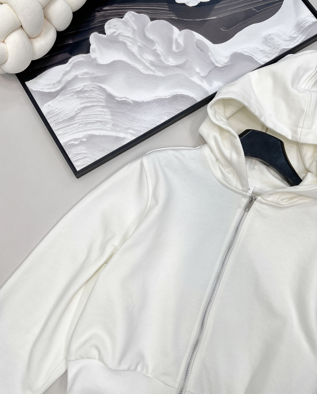 🆕Alo早秋新款短款拉链卫衣，肯豆同款真的狠狠拿捏住时尚精髓！这款卫衣是 Oversize 版型，短款设