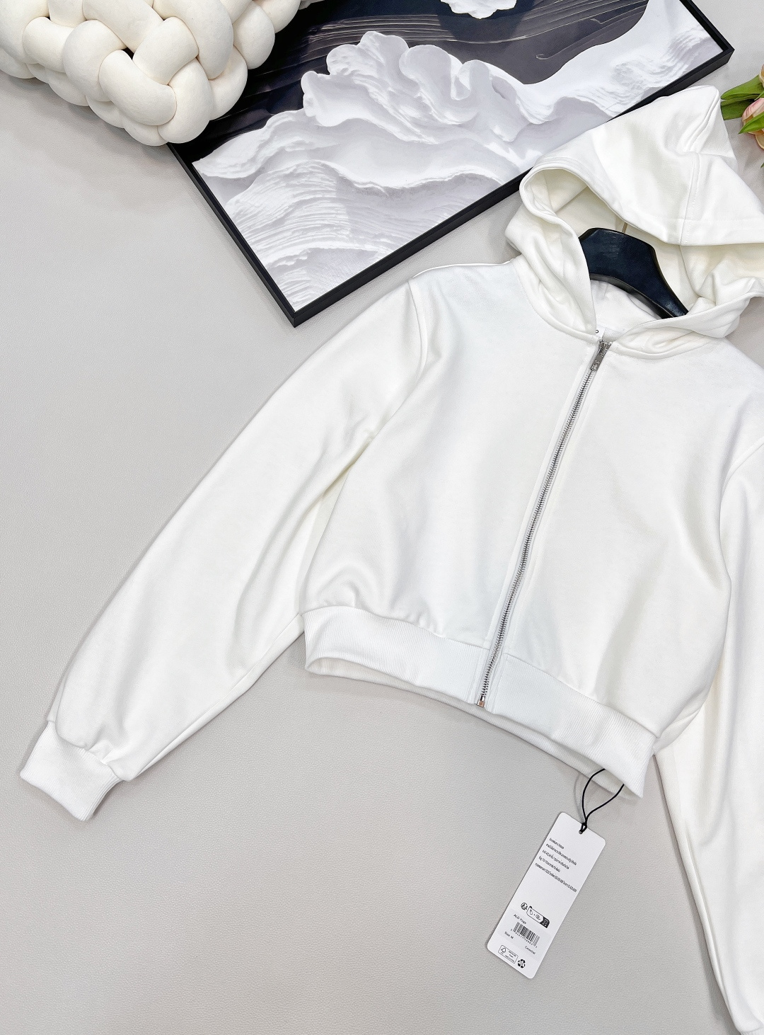 🆕Alo早秋新款短款拉链卫衣，肯豆同款真的狠狠拿捏住时尚精髓！这款卫衣是 Oversize 版型，短款设