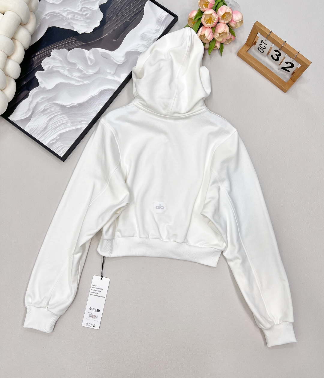 🆕Alo早秋新款短款拉链卫衣，肯豆同款真的狠狠拿捏住时尚精髓！这款卫衣是 Oversize 版型，短款设