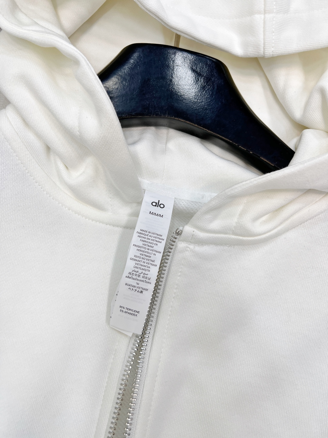 🆕Alo早秋新款短款拉链卫衣，肯豆同款真的狠狠拿捏住时尚精髓！这款卫衣是 Oversize 版型，短款设