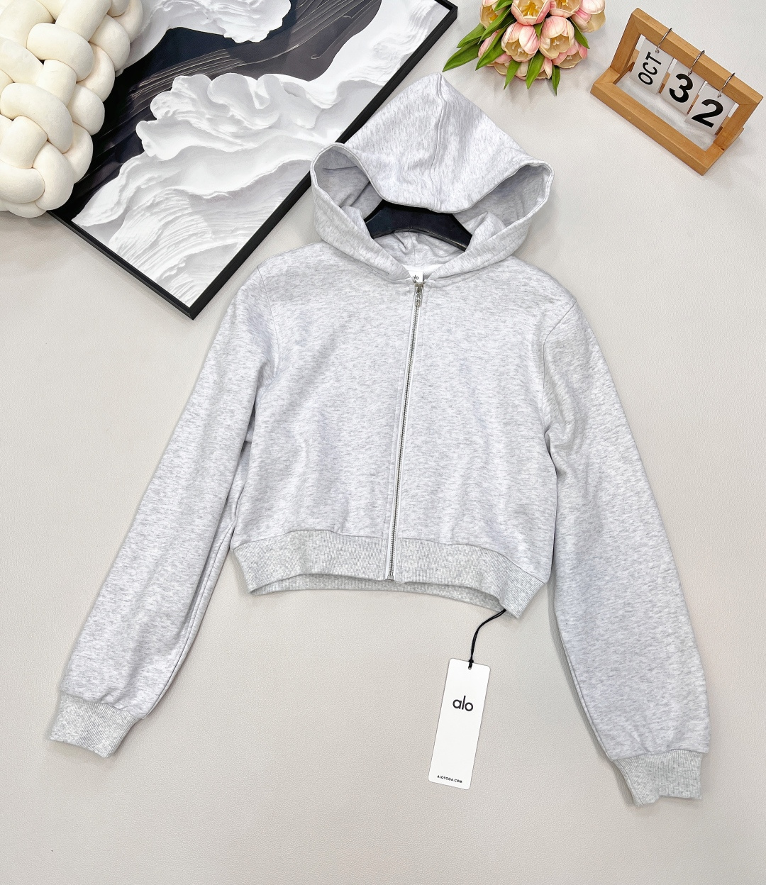 🆕Alo早秋新款短款拉链卫衣，肯豆同款真的狠狠拿捏住时尚精髓！这款卫衣是 Oversize 版型，短款设