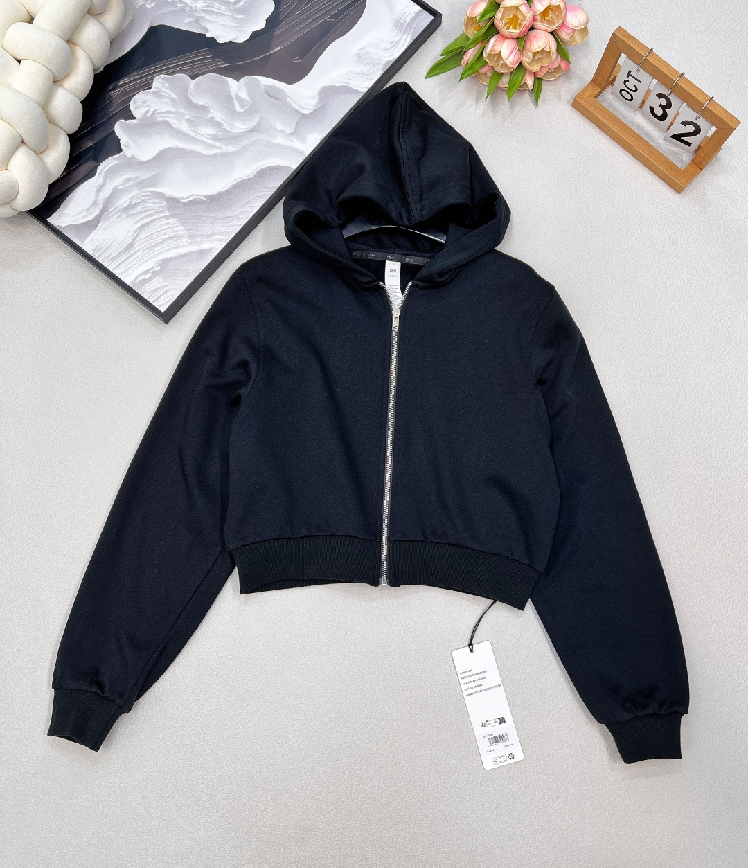 🆕Alo早秋新款短款拉链卫衣，肯豆同款真的狠狠拿捏住时尚精髓！这款卫衣是 Oversize 版型，短款设