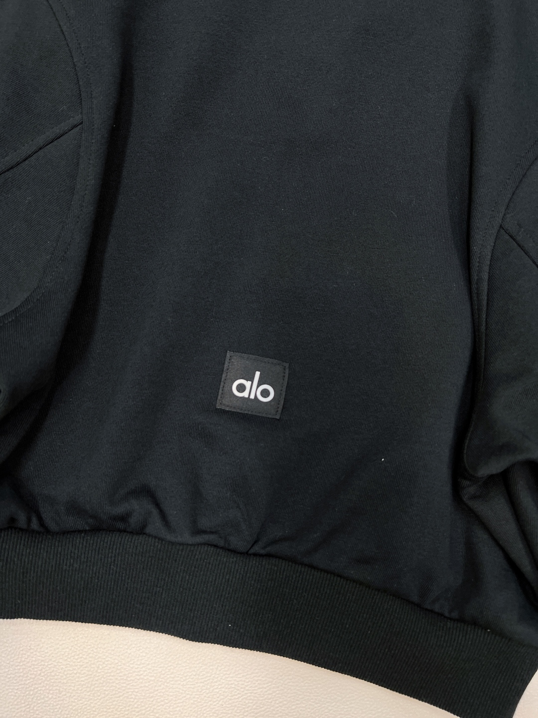 🆕Alo早秋新款短款拉链卫衣，肯豆同款真的狠狠拿捏住时尚精髓！这款卫衣是 Oversize 版型，短款设