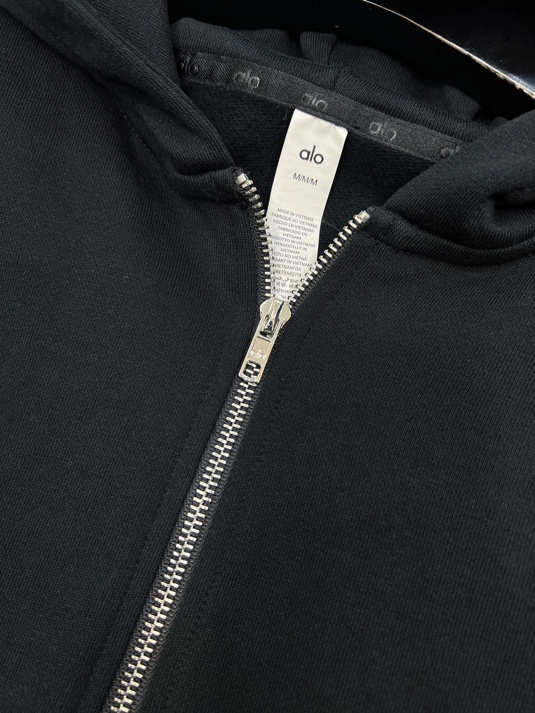 🆕Alo早秋新款短款拉链卫衣，肯豆同款真的狠狠拿捏住时尚精髓！这款卫衣是 Oversize 版型，短款设